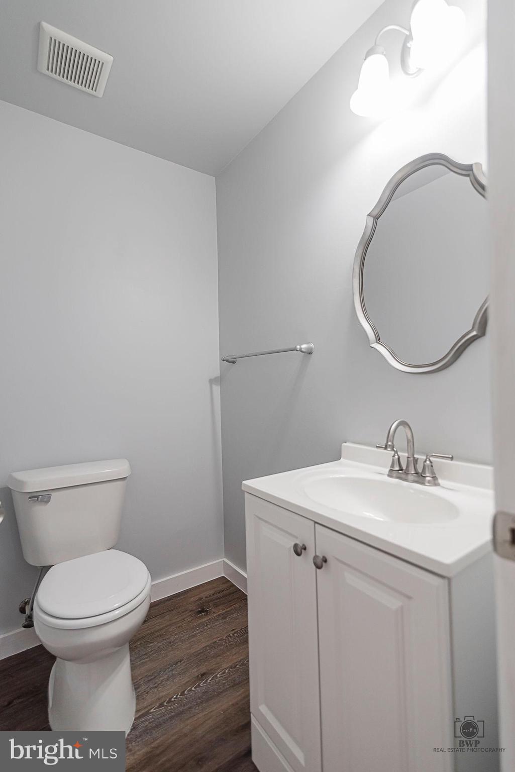 LAKELAND PLACE - Residential Lease