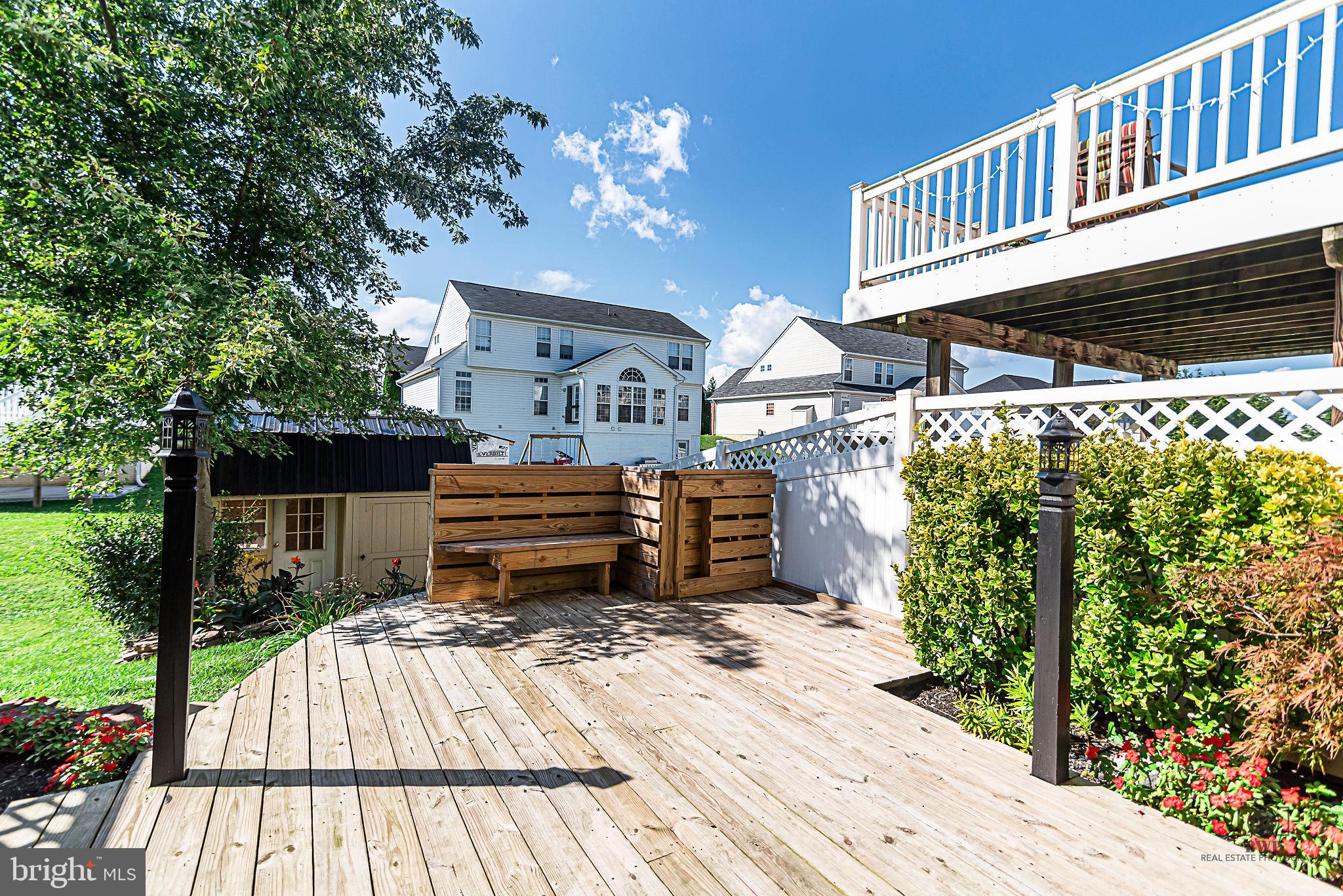 LAKELAND PLACE - Residential Lease