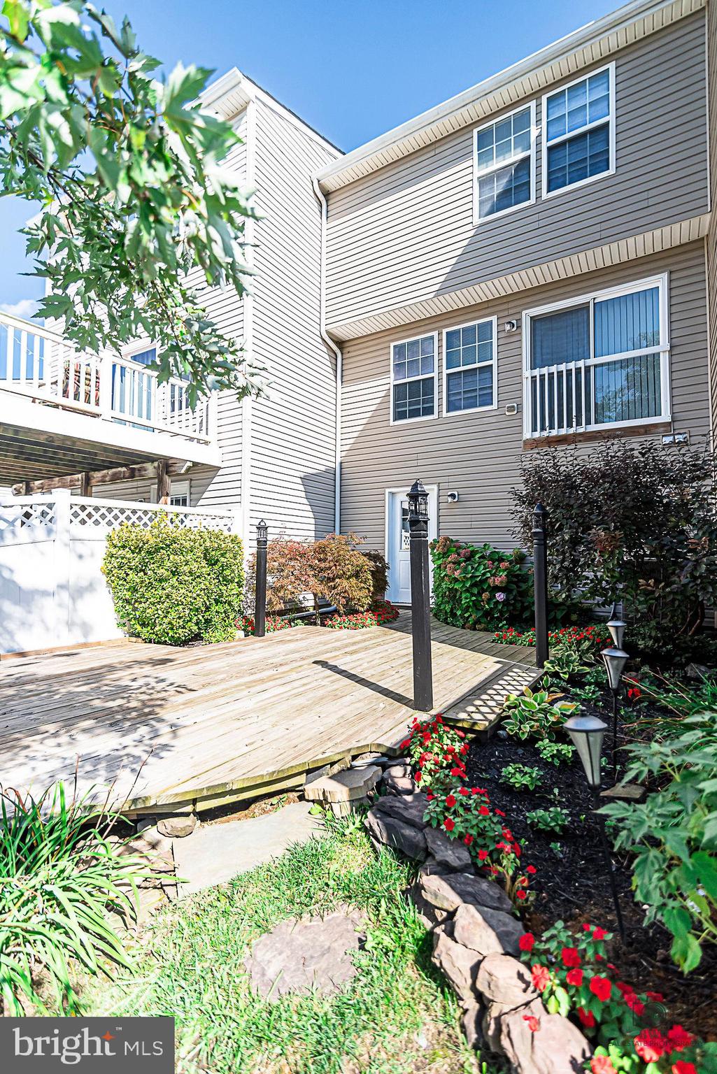 LAKELAND PLACE - Residential Lease