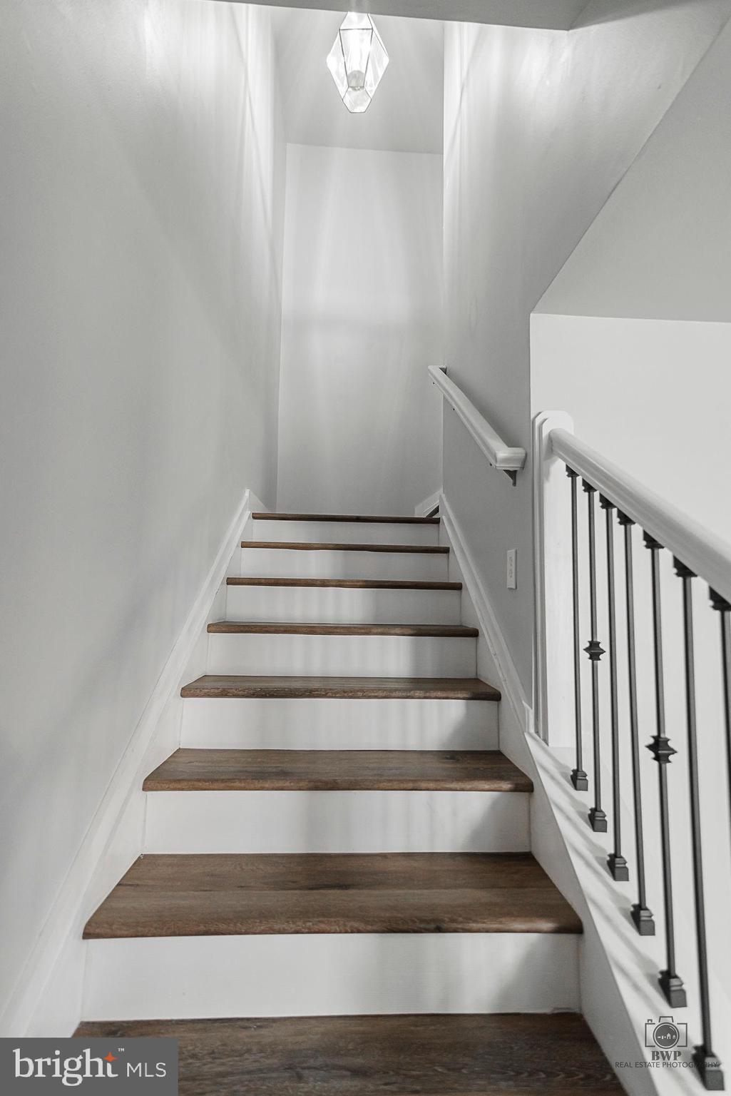 LAKELAND PLACE - Residential Lease