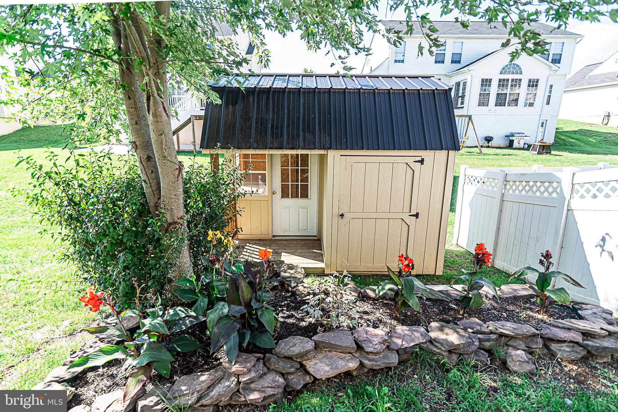 LAKELAND PLACE - Residential Lease