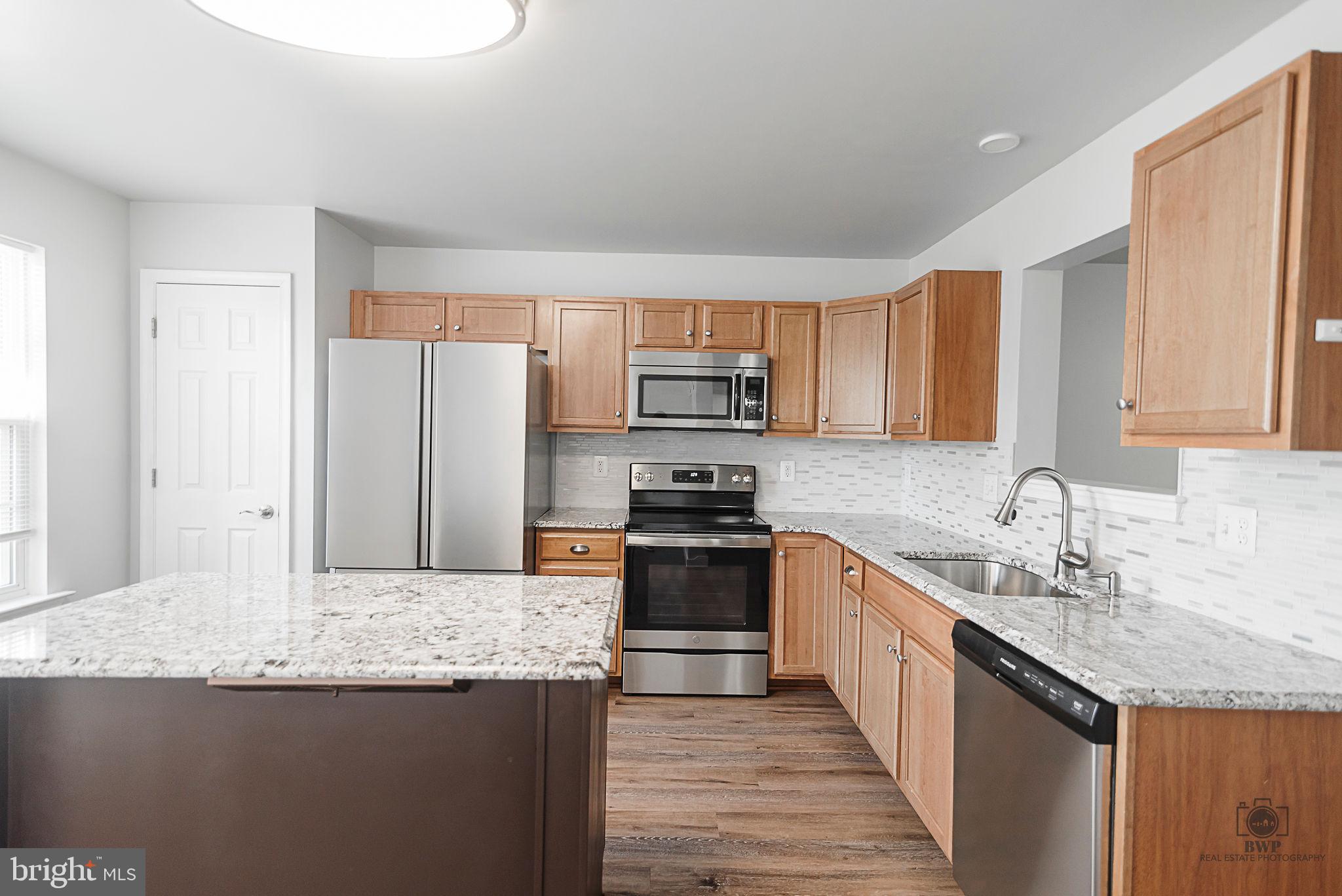 LAKELAND PLACE - Residential Lease