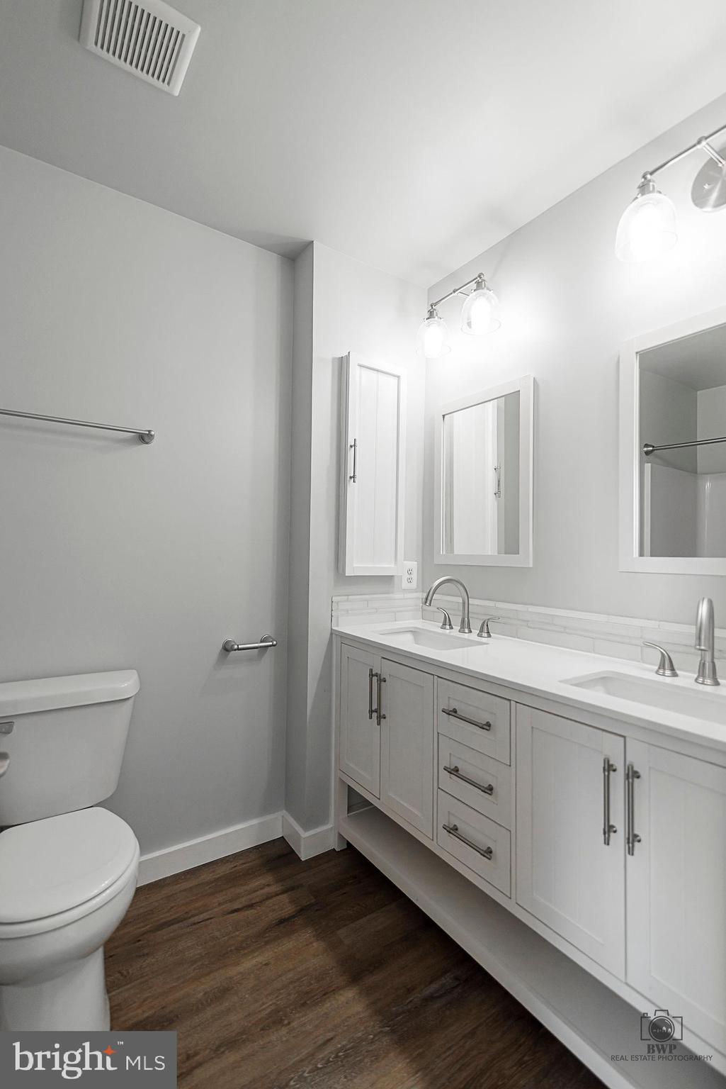 LAKELAND PLACE - Residential Lease