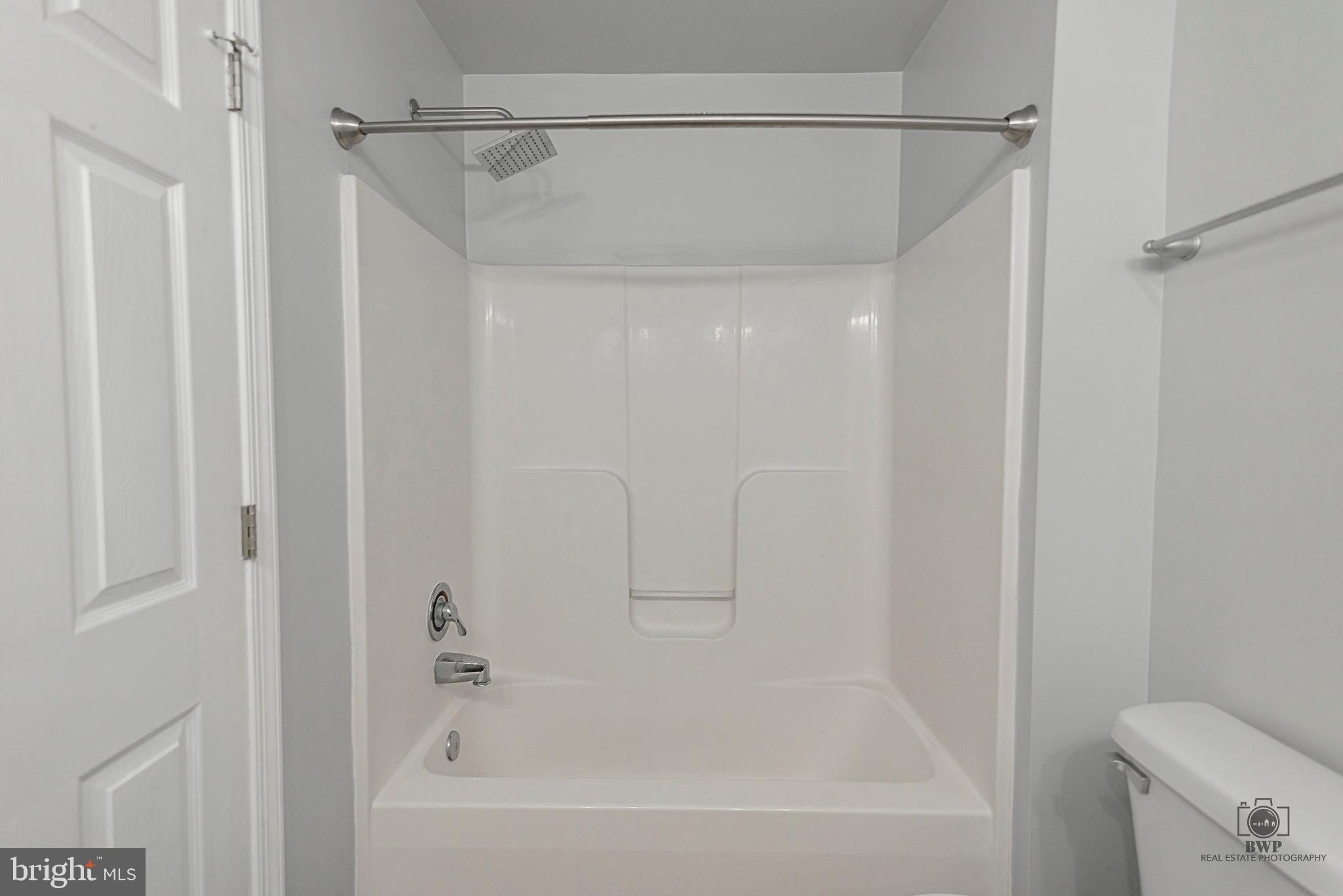 LAKELAND PLACE - Residential Lease