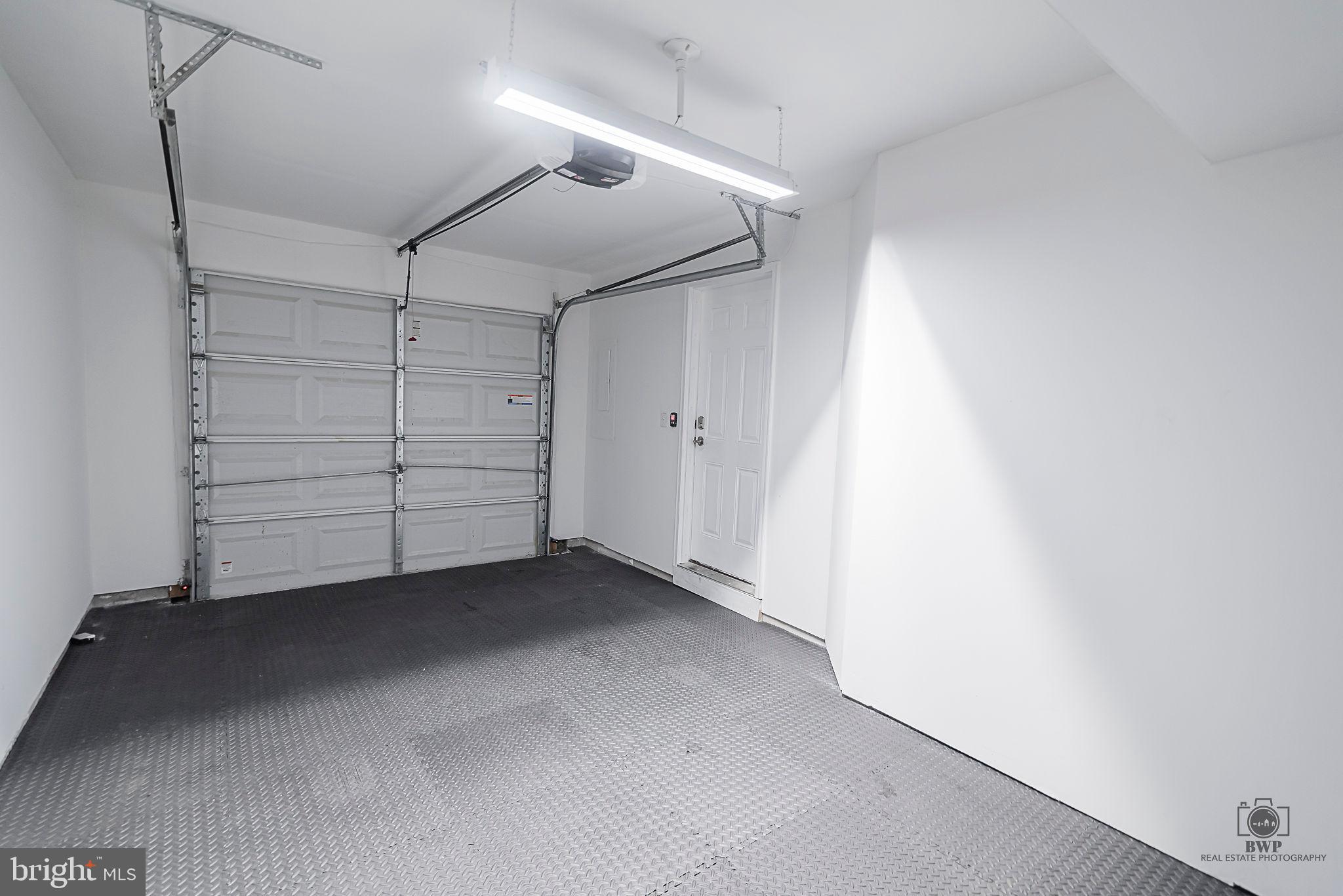 LAKELAND PLACE - Residential Lease