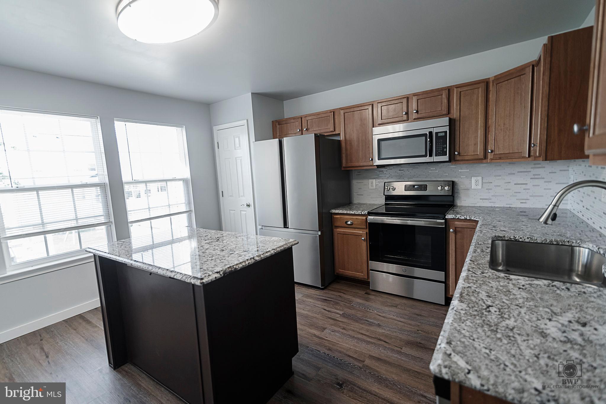 LAKELAND PLACE - Residential Lease