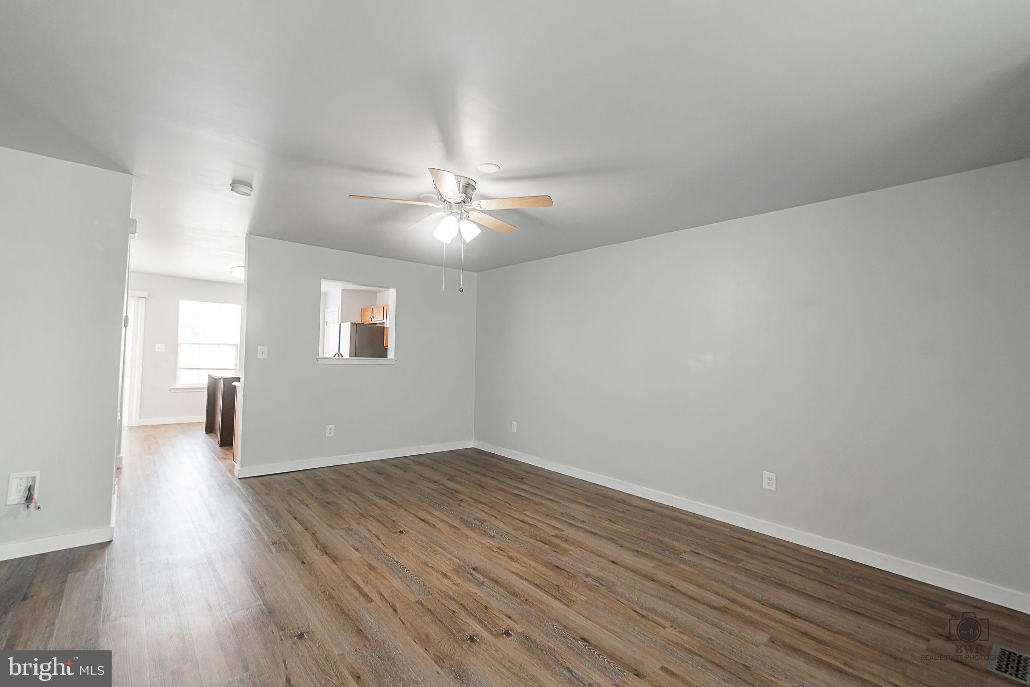 LAKELAND PLACE - Residential Lease