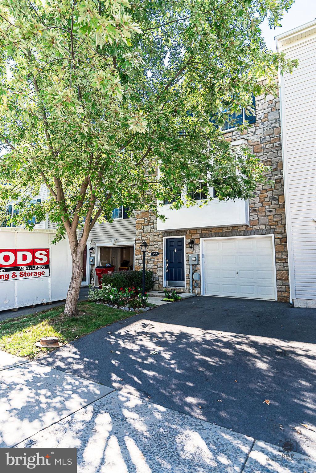 LAKELAND PLACE - Residential Lease