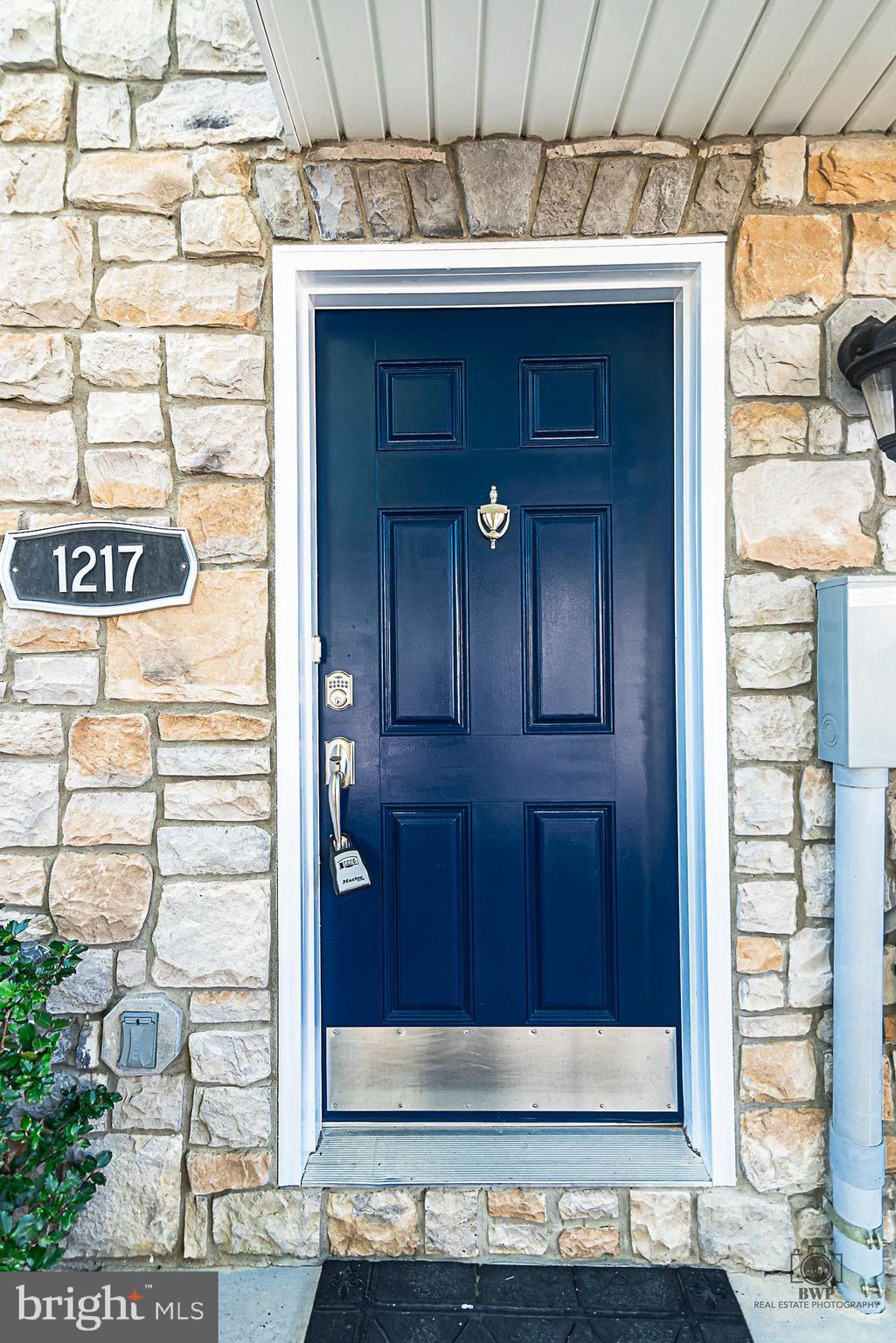 LAKELAND PLACE - Residential Lease