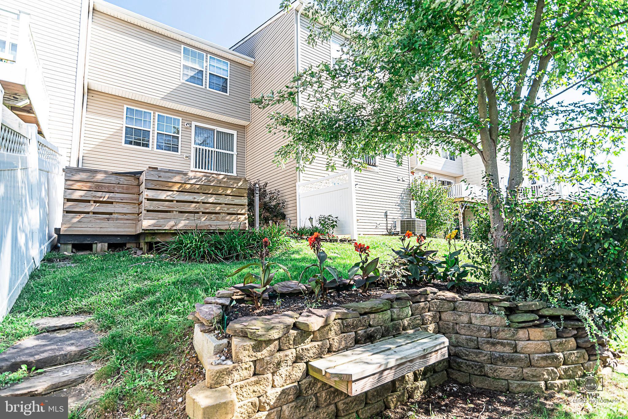 LAKELAND PLACE - Residential Lease