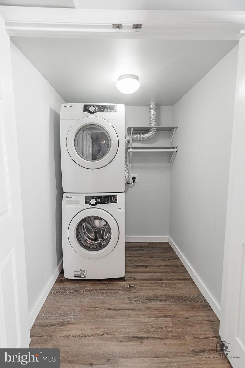 LAKELAND PLACE - Residential Lease