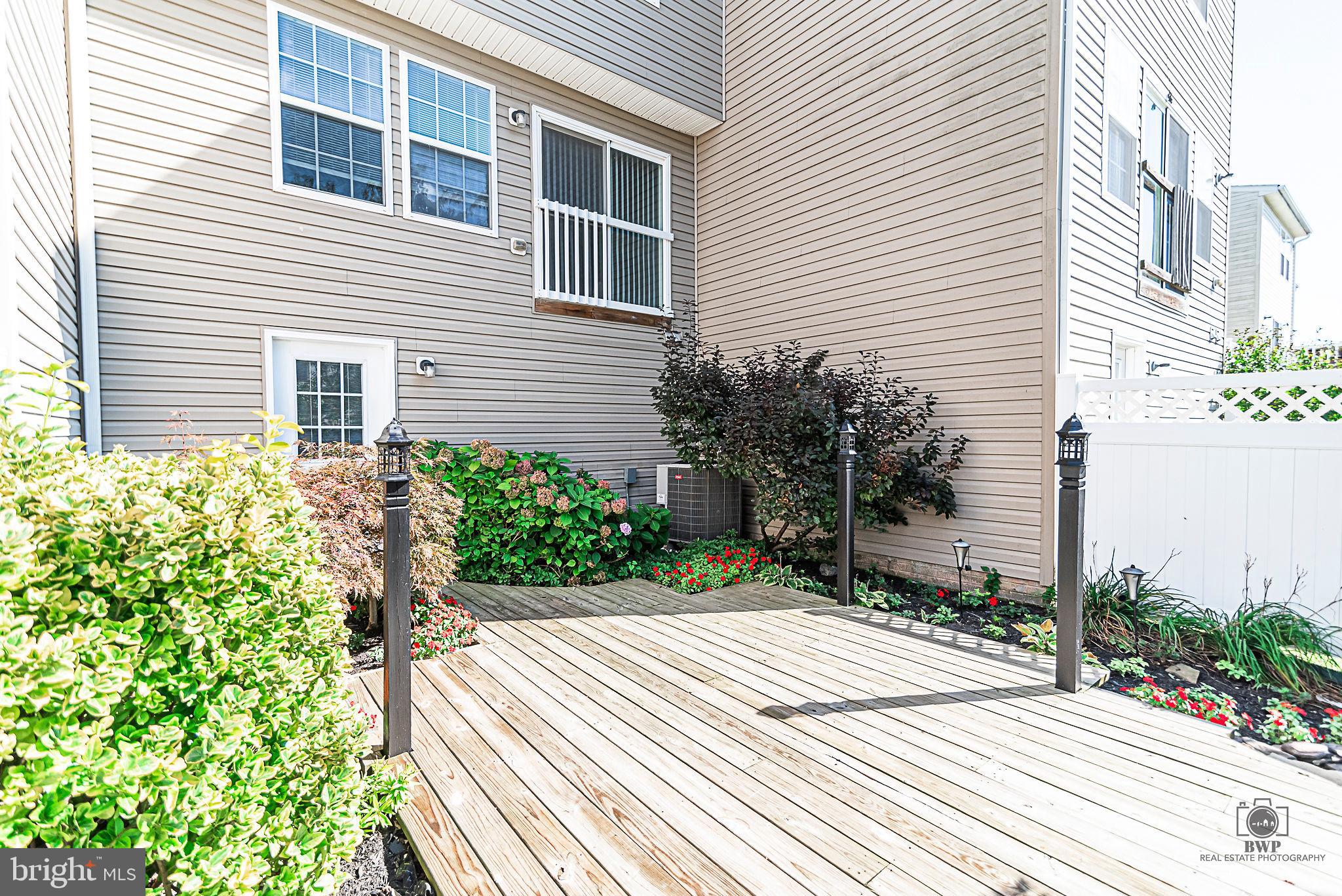 LAKELAND PLACE - Residential Lease