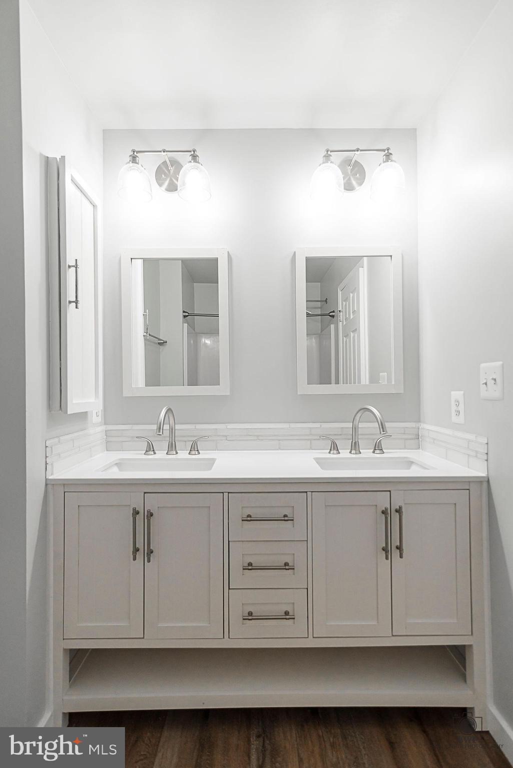 LAKELAND PLACE - Residential Lease