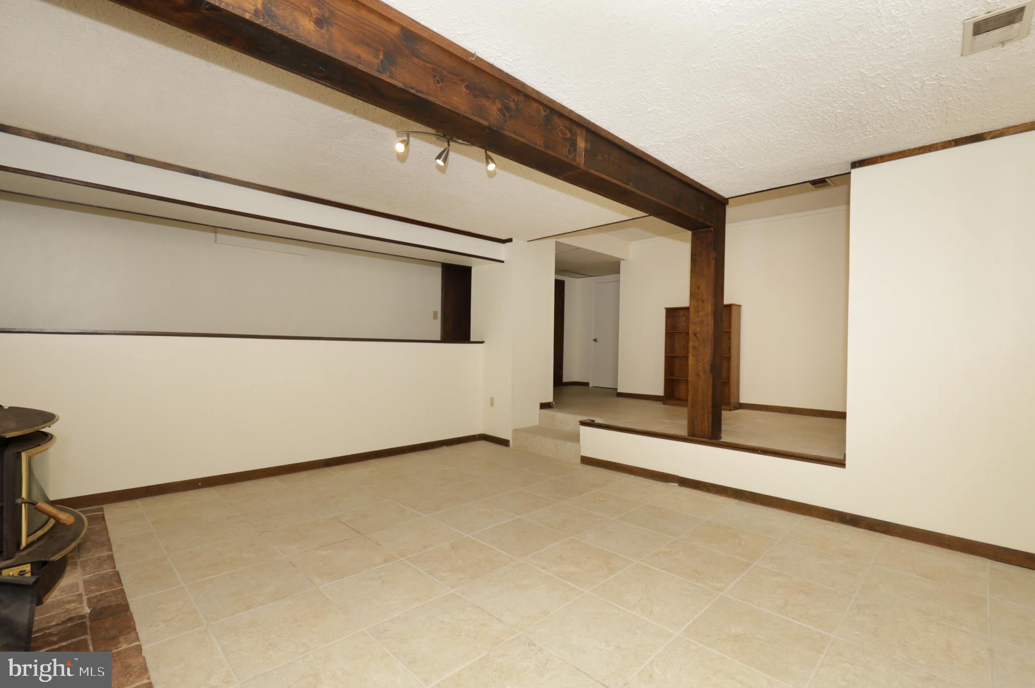 WOLF RUN - Residential Lease