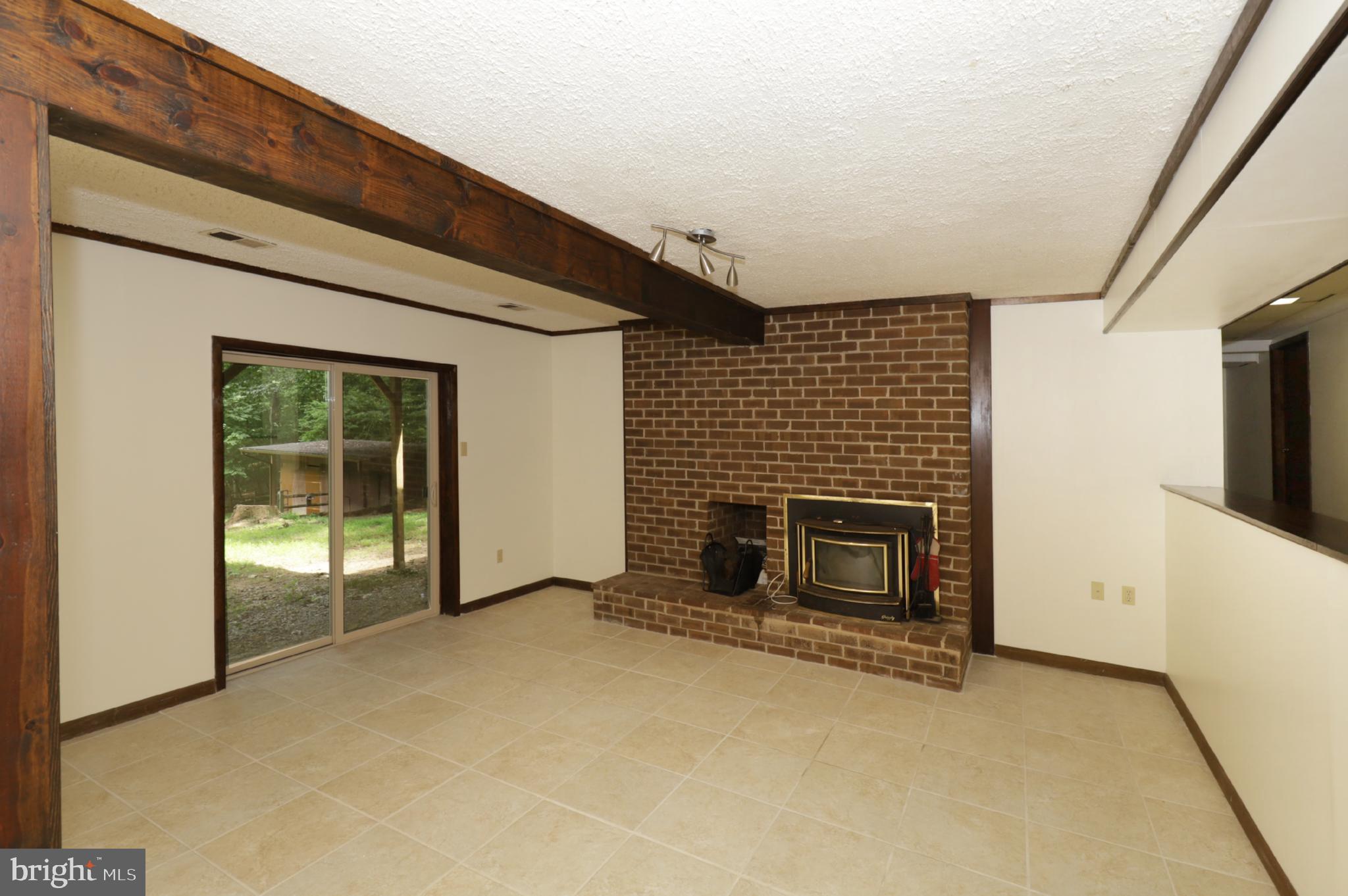 WOLF RUN - Residential Lease