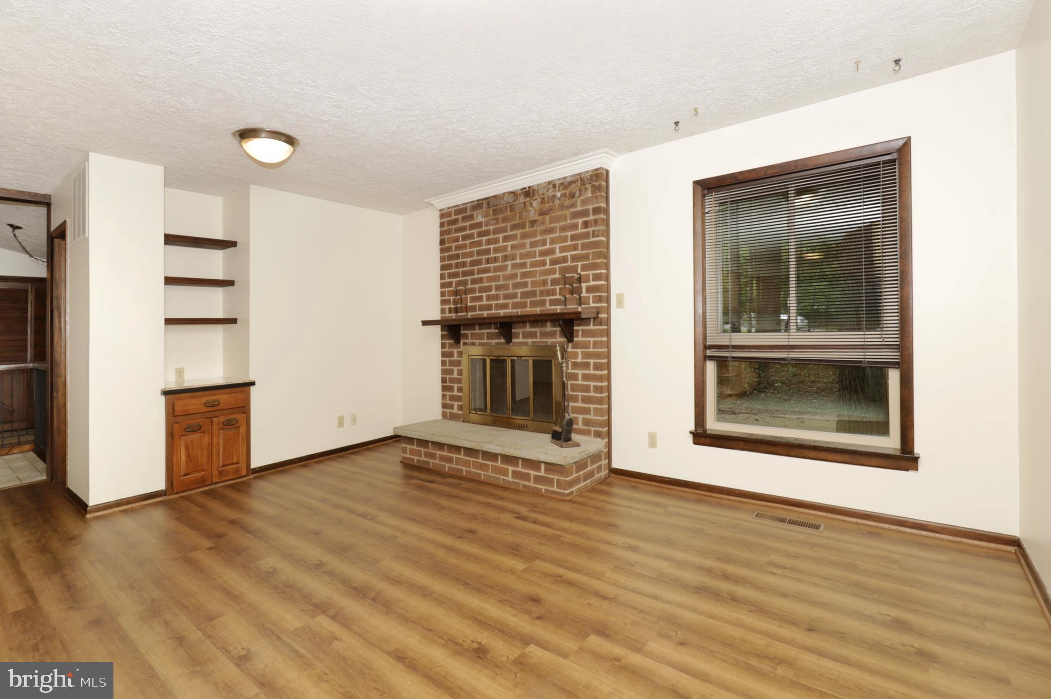 WOLF RUN - Residential Lease