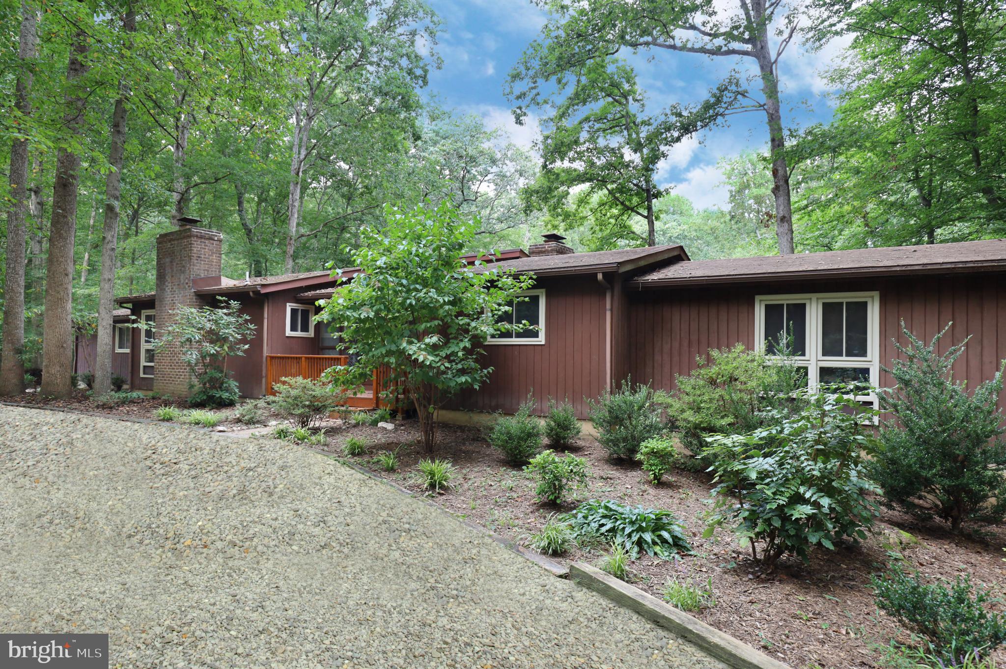 11800 WOLF RUN LANE