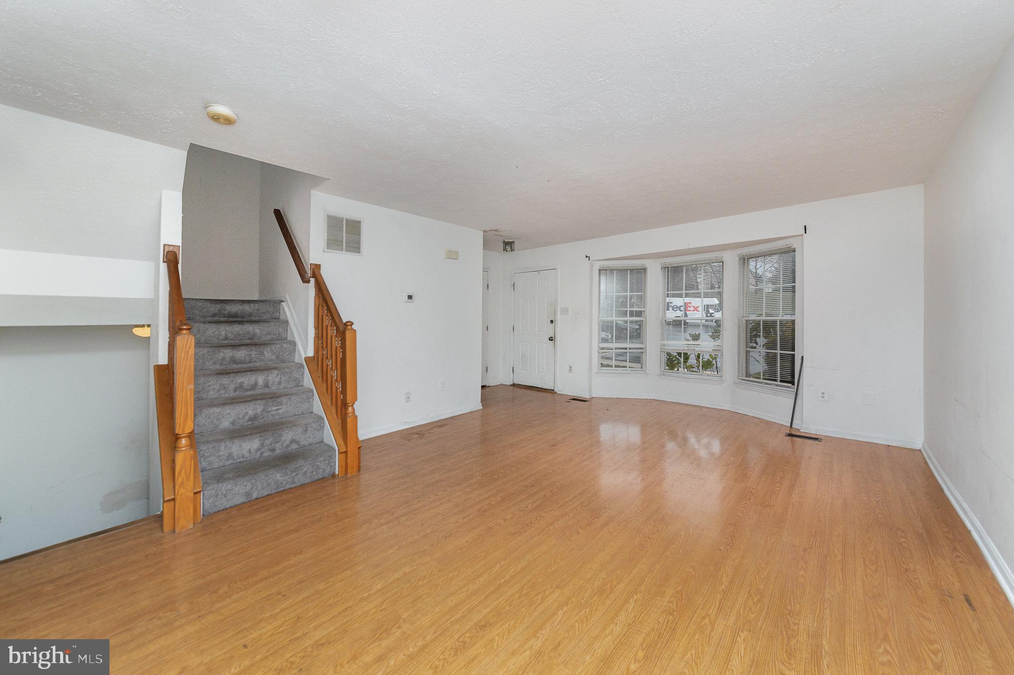 COUNTRY WALK - Residential