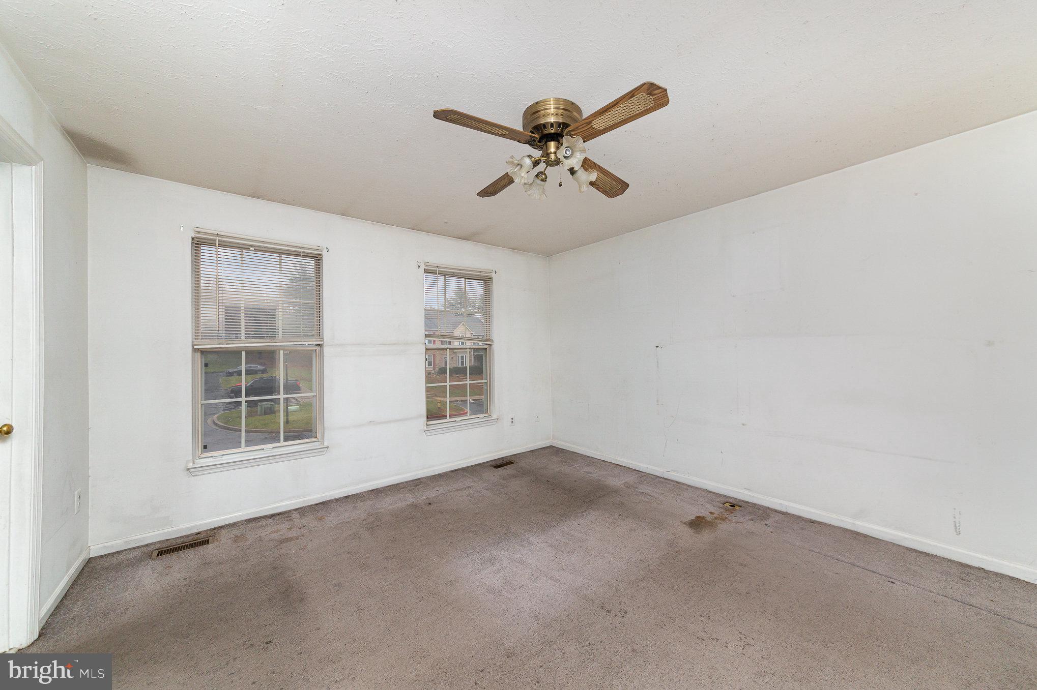 COUNTRY WALK - Residential