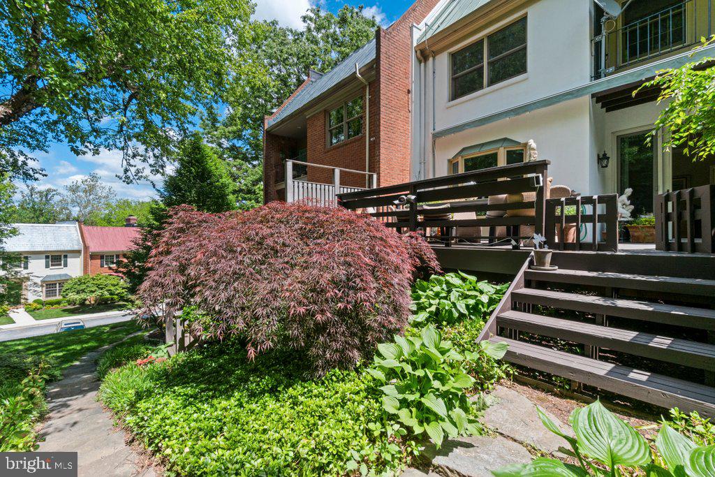 THORNTON WOOD - Residential