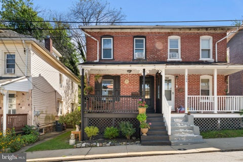 Townhouse For Sale - 162 E Church Street<br/> Chester County, DOWNINGTOWN, PA 19335