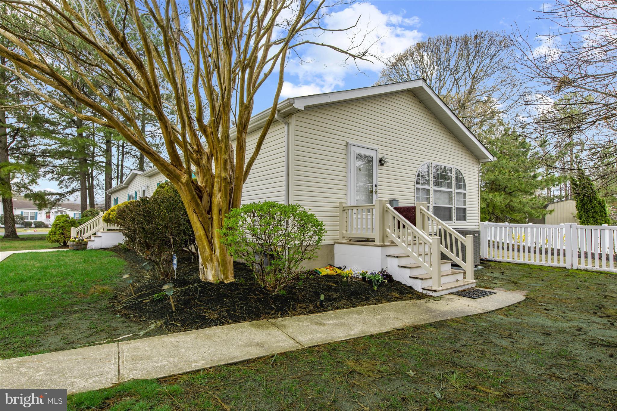 ANGOLA ESTATES - Residential