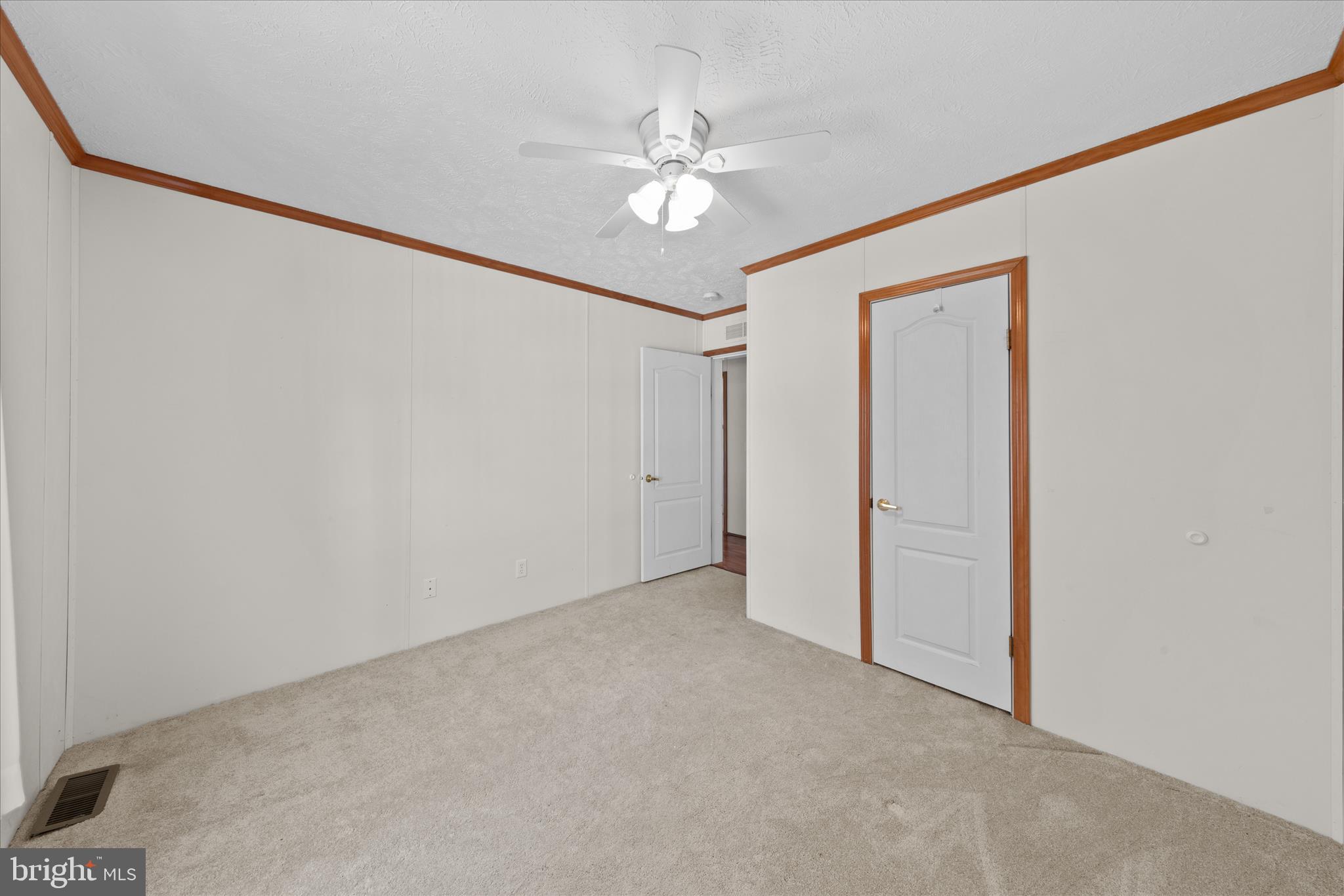 ANGOLA ESTATES - Residential