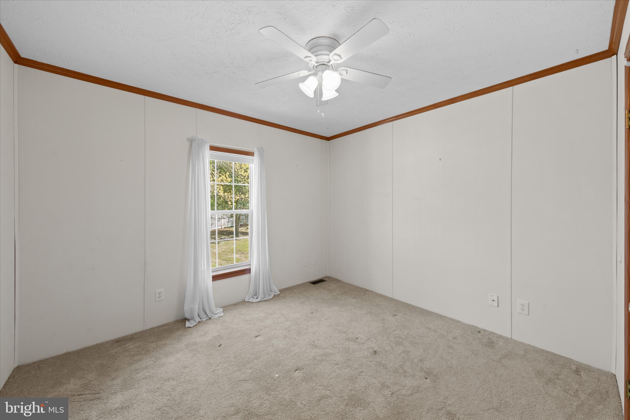 ANGOLA ESTATES - Residential