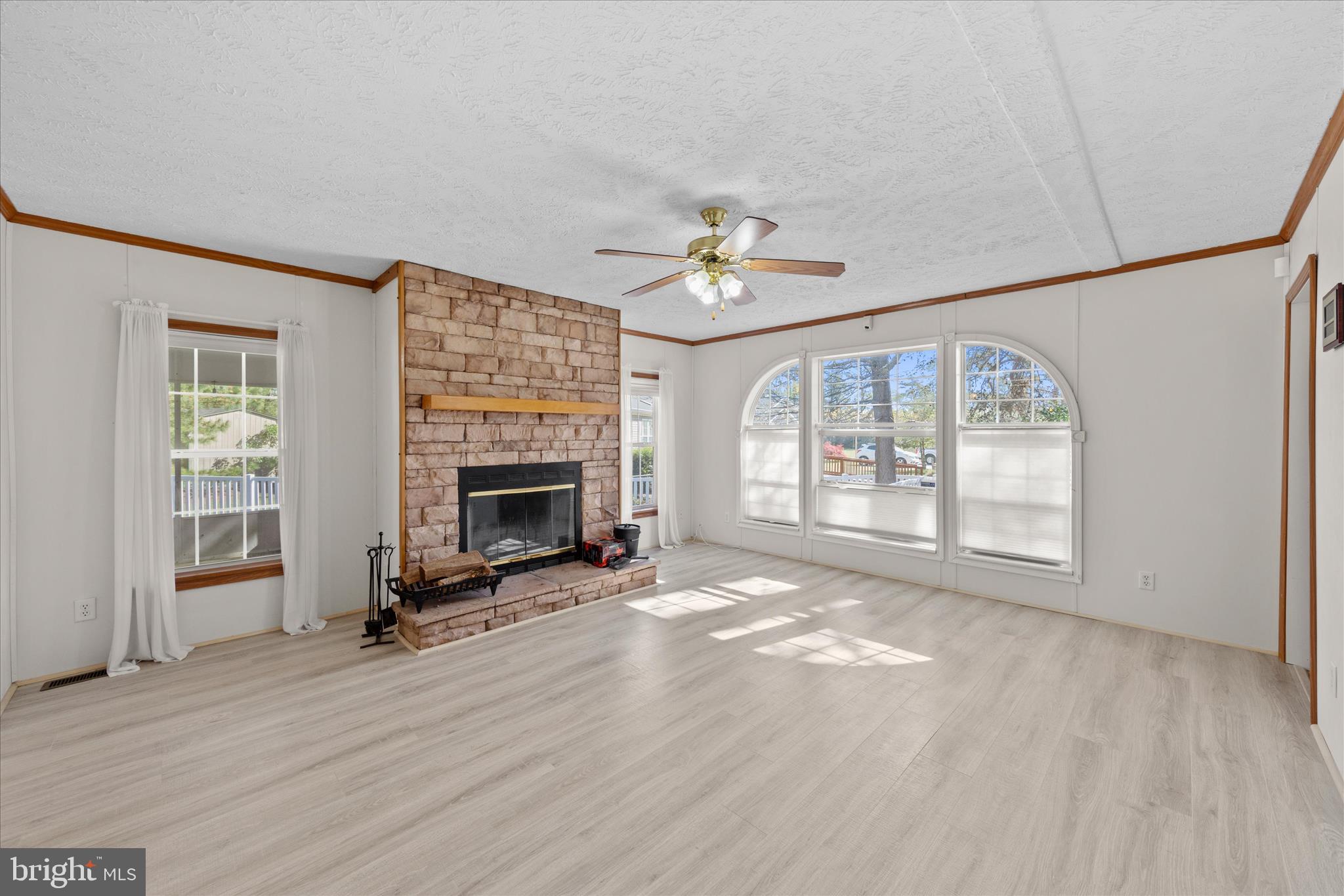 ANGOLA ESTATES - Residential