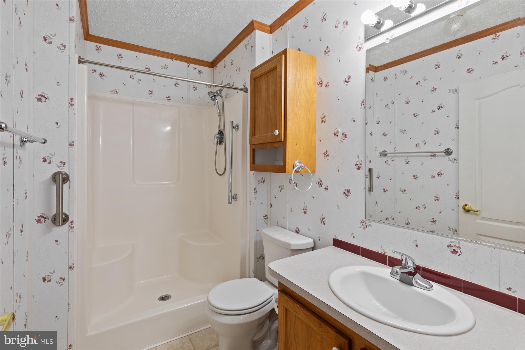 ANGOLA ESTATES - Residential