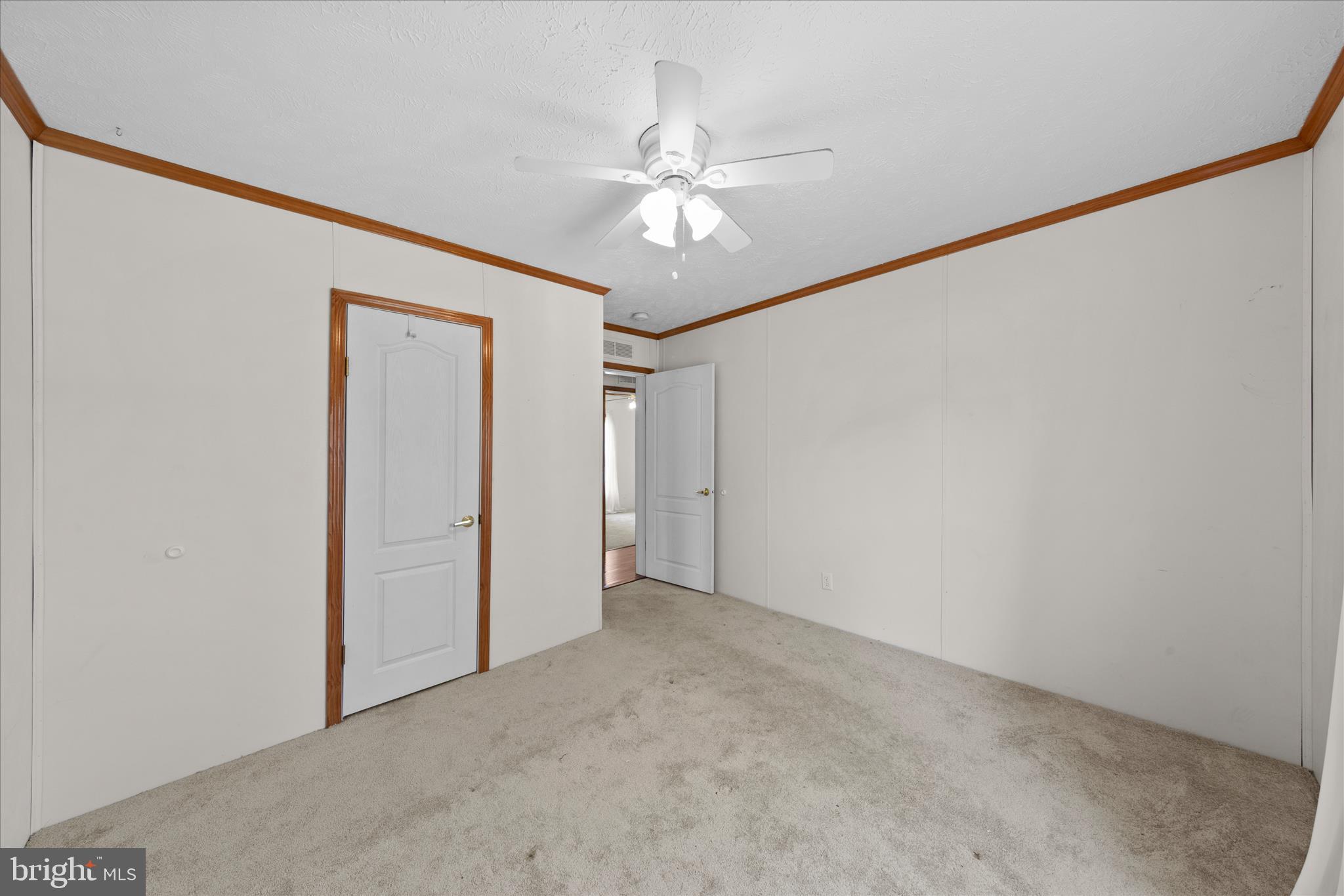 ANGOLA ESTATES - Residential