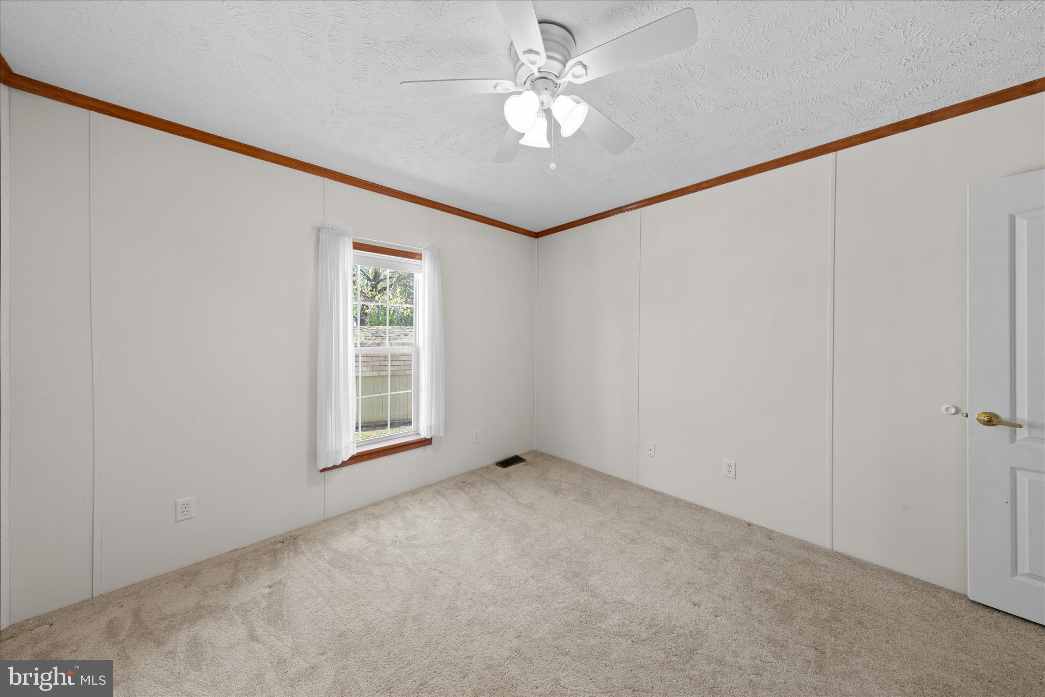 ANGOLA ESTATES - Residential