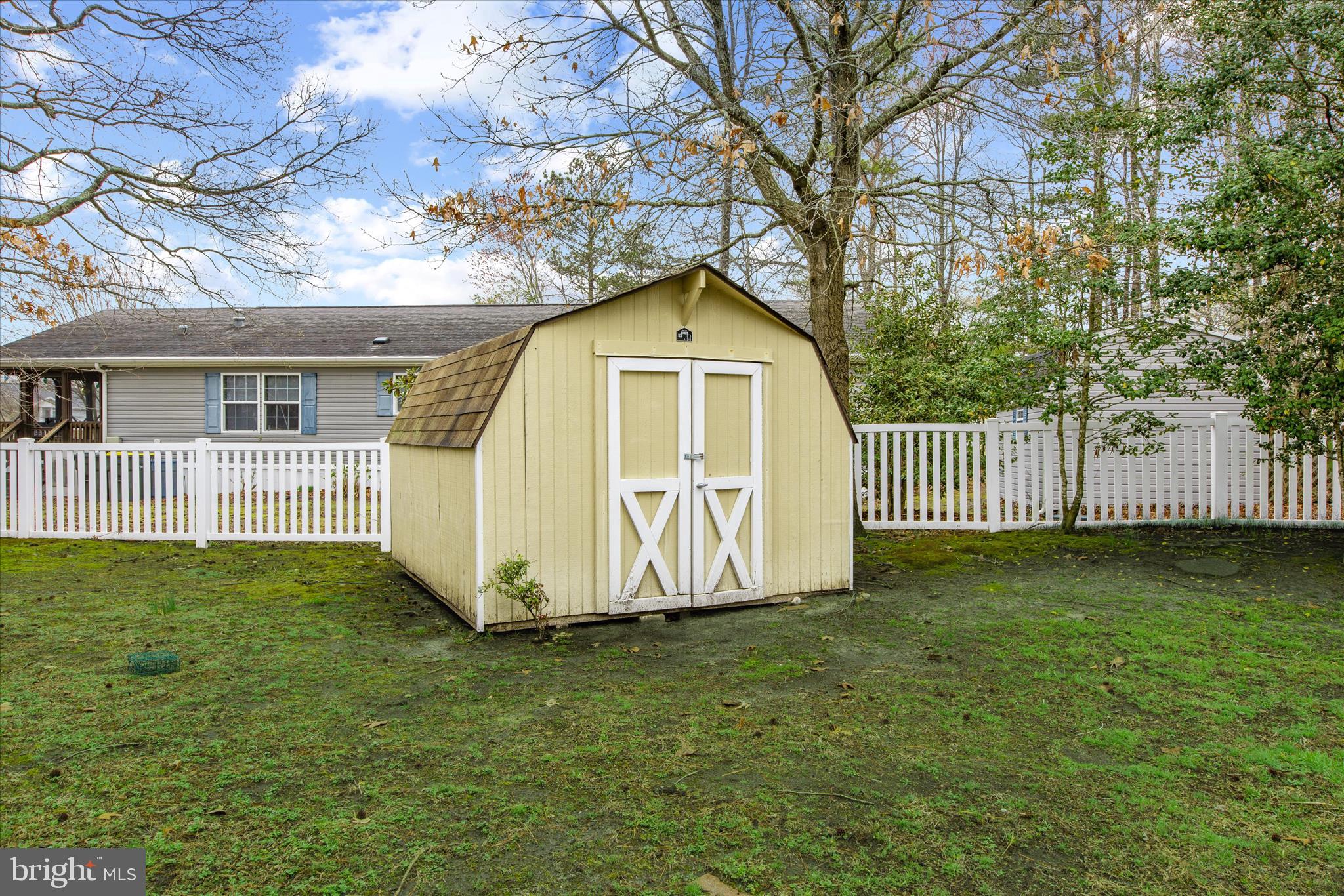 ANGOLA ESTATES - Residential