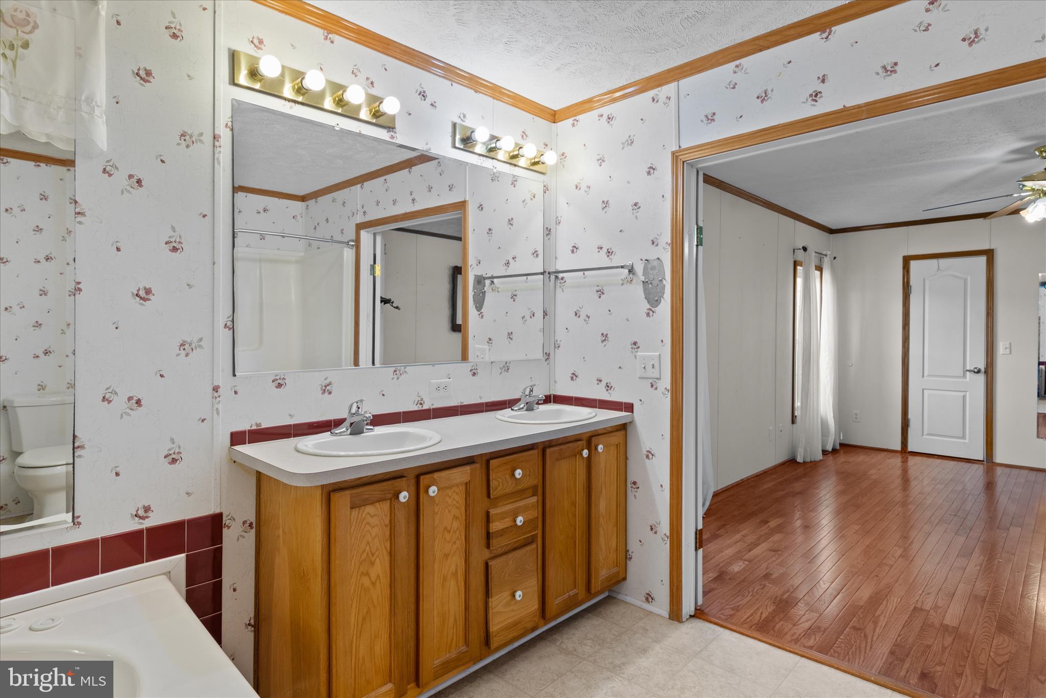 ANGOLA ESTATES - Residential