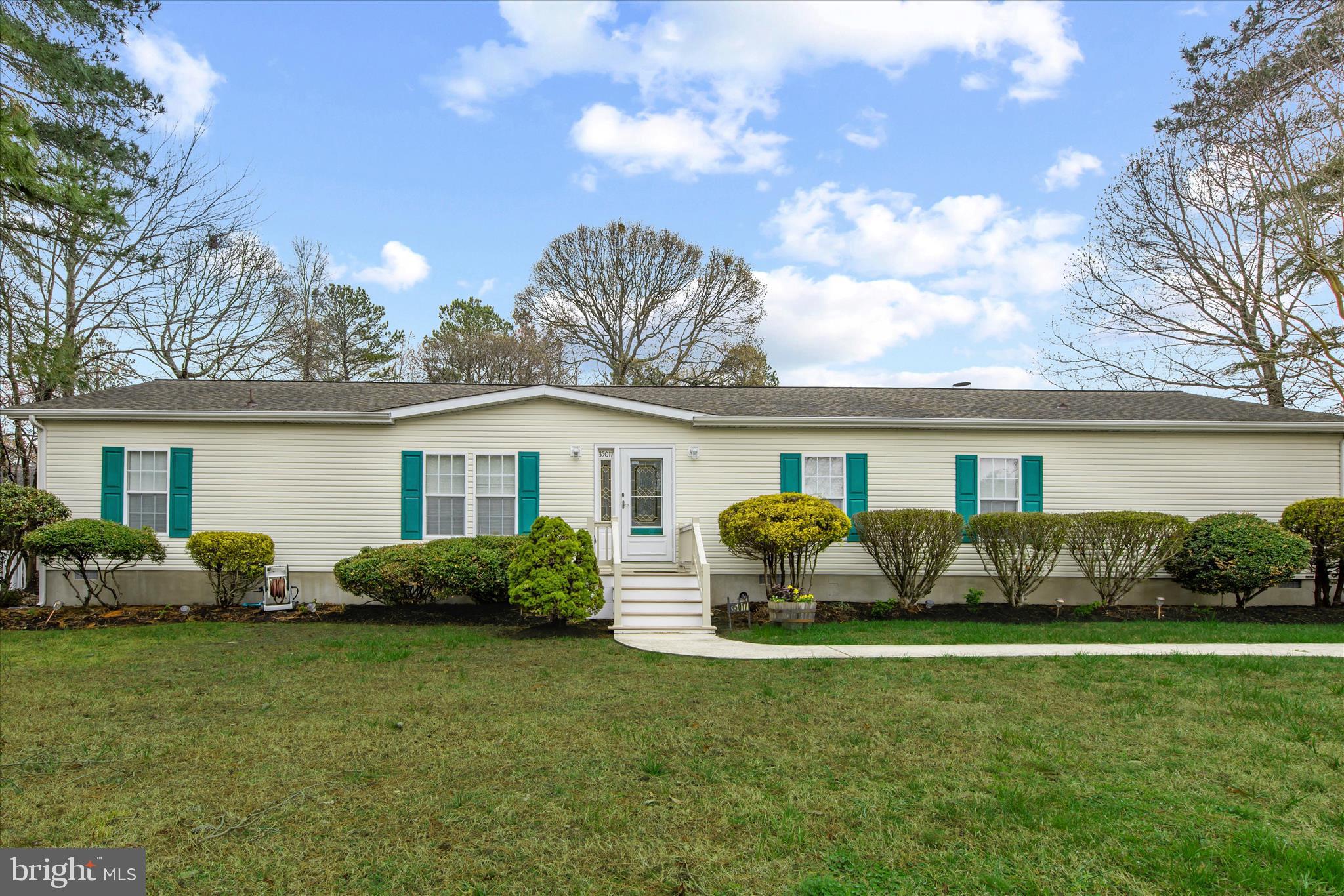 ANGOLA ESTATES - Residential