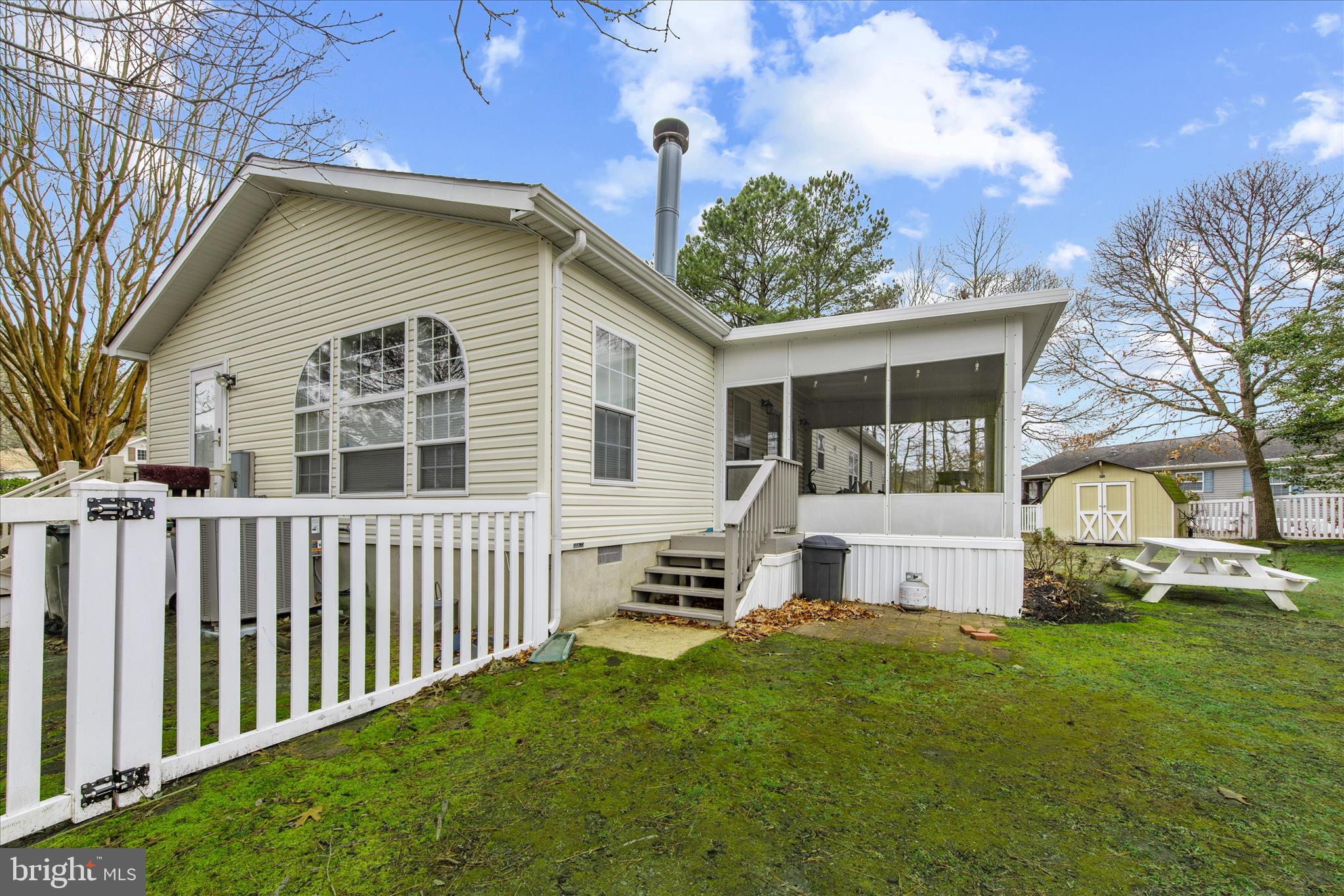 ANGOLA ESTATES - Residential