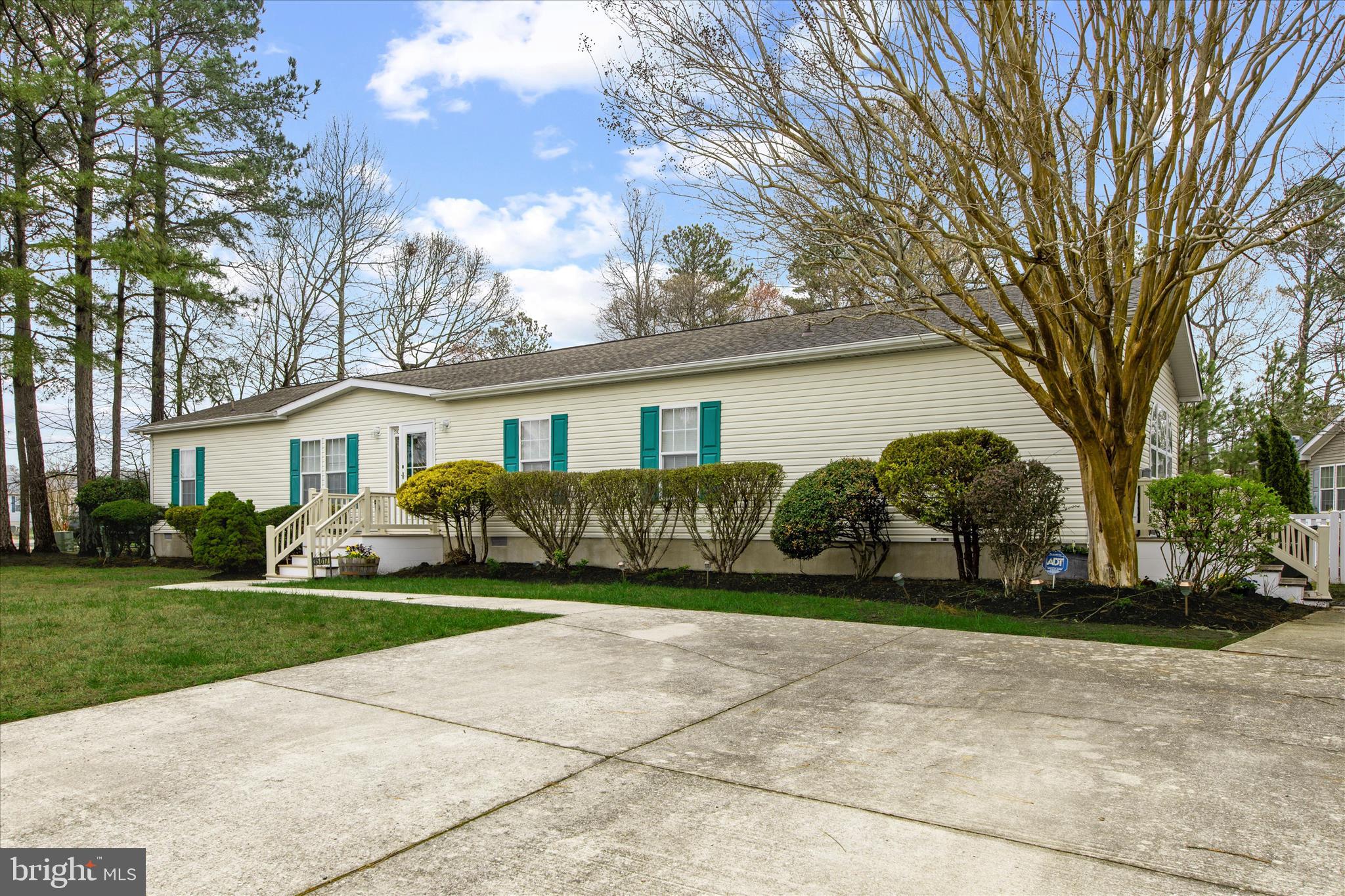 ANGOLA ESTATES - Residential