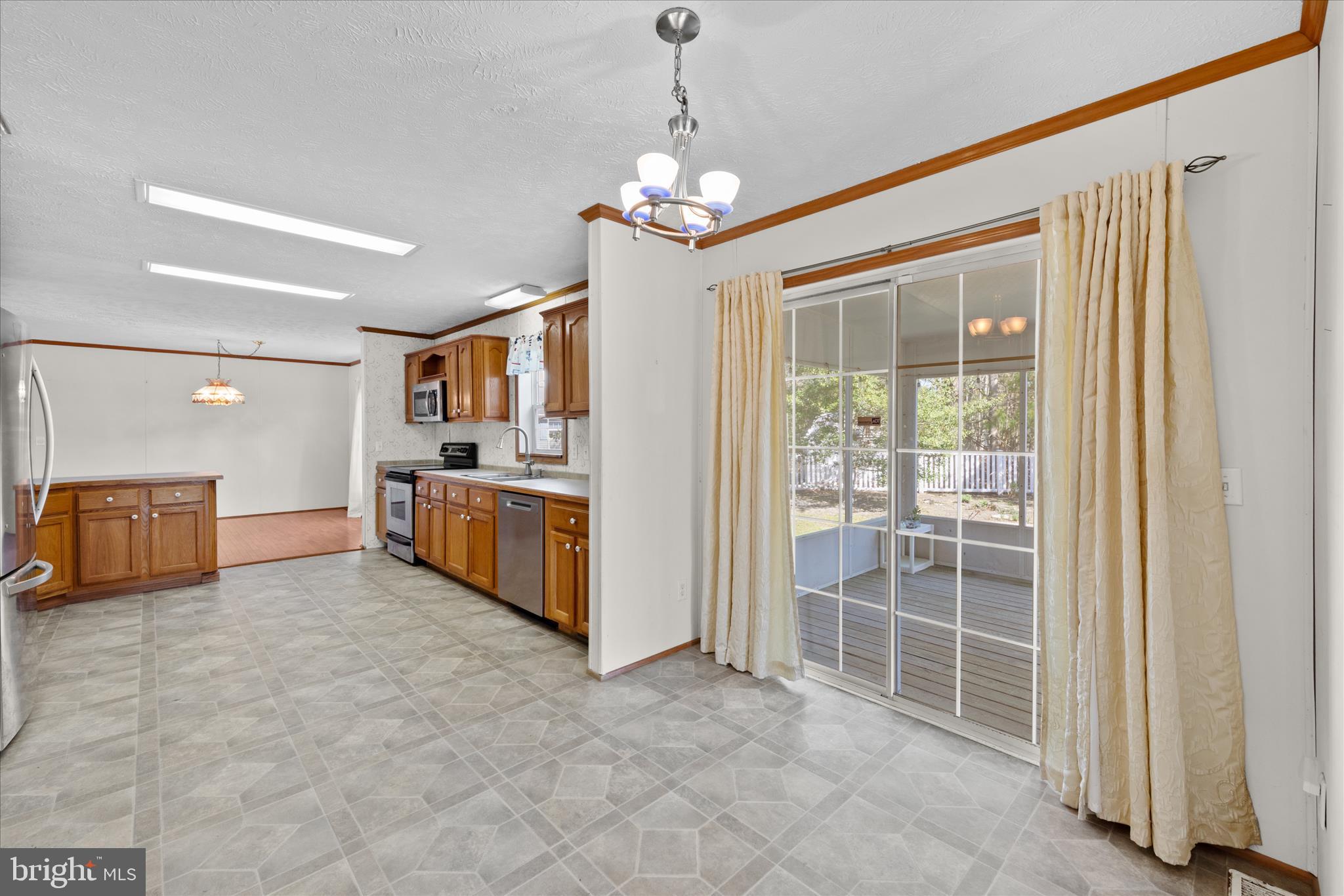 ANGOLA ESTATES - Residential