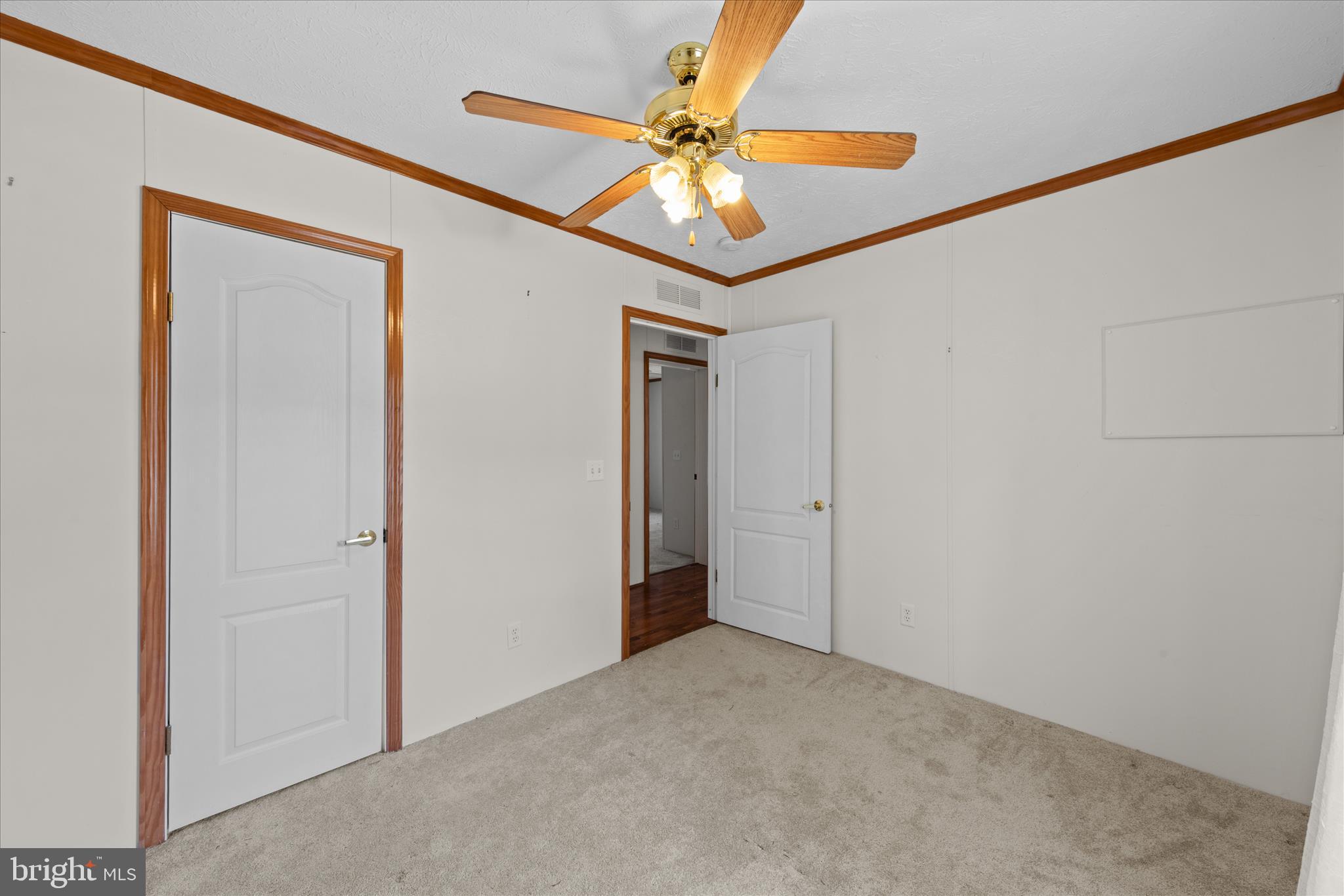 ANGOLA ESTATES - Residential