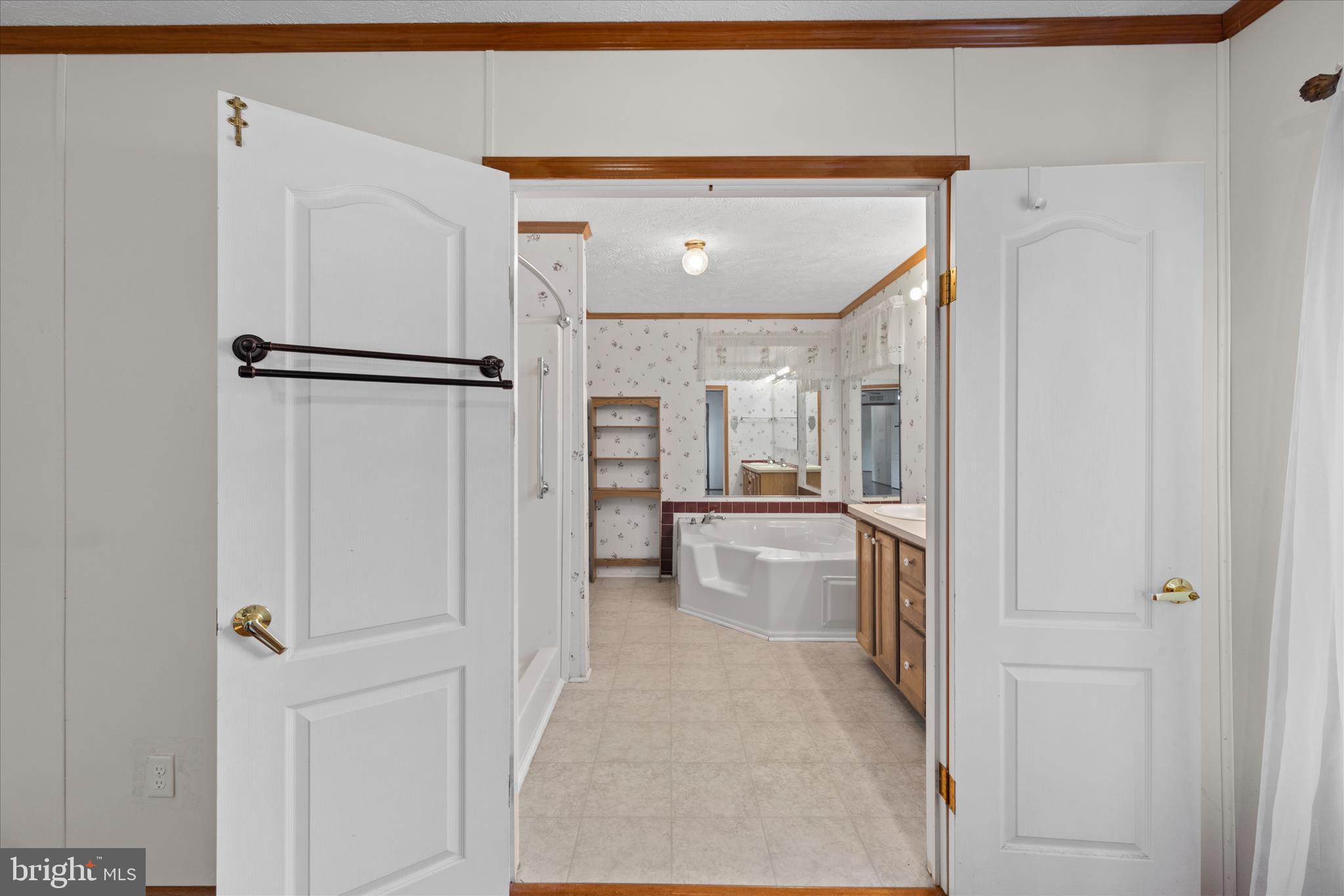 ANGOLA ESTATES - Residential