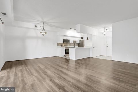 1211 S EADS STREET 206 ARLINGTON VA 22202