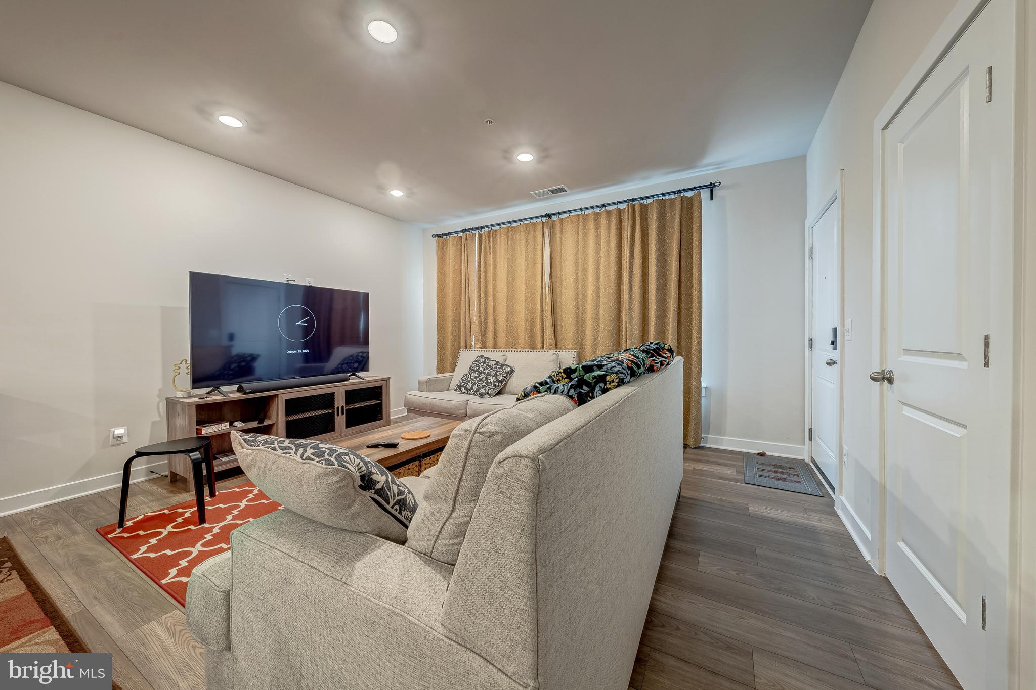 STERLING - Residential Lease