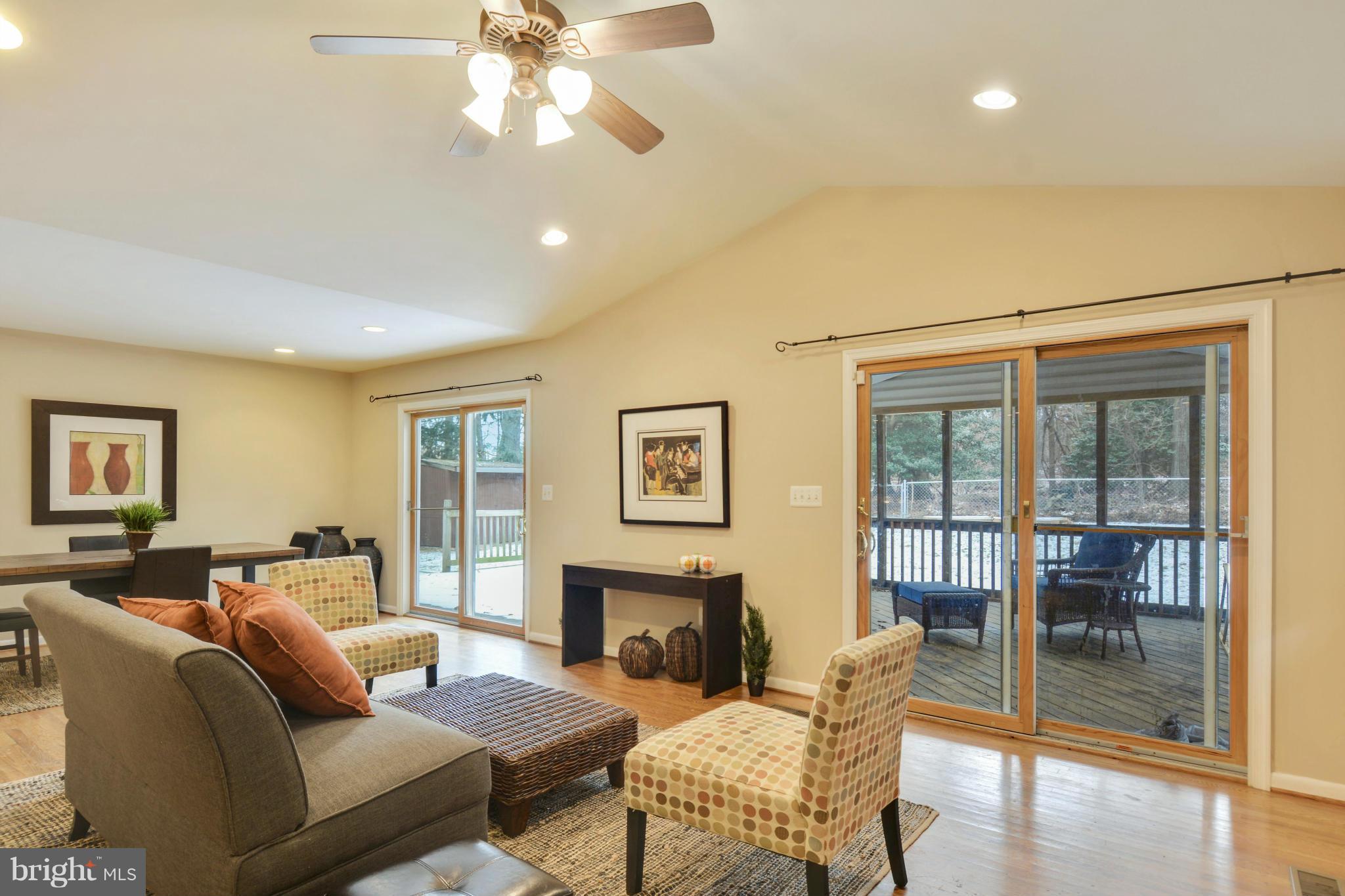 CALVERTON - Residential