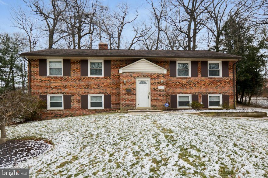 Wonderful spacious light-filled Calverton home with large addition to include FR/DR off of large Kitchen and Master BR with master bath and walk-in closet.  Room adjoins master that could be a 4th BR up/nursery/office/sitting room, which would make this home a 5 BR home. Second FR with FP and Large Screen-in porch.  Home is being sold AS IS but shows well.  Great commuting to I-95 close to 29,