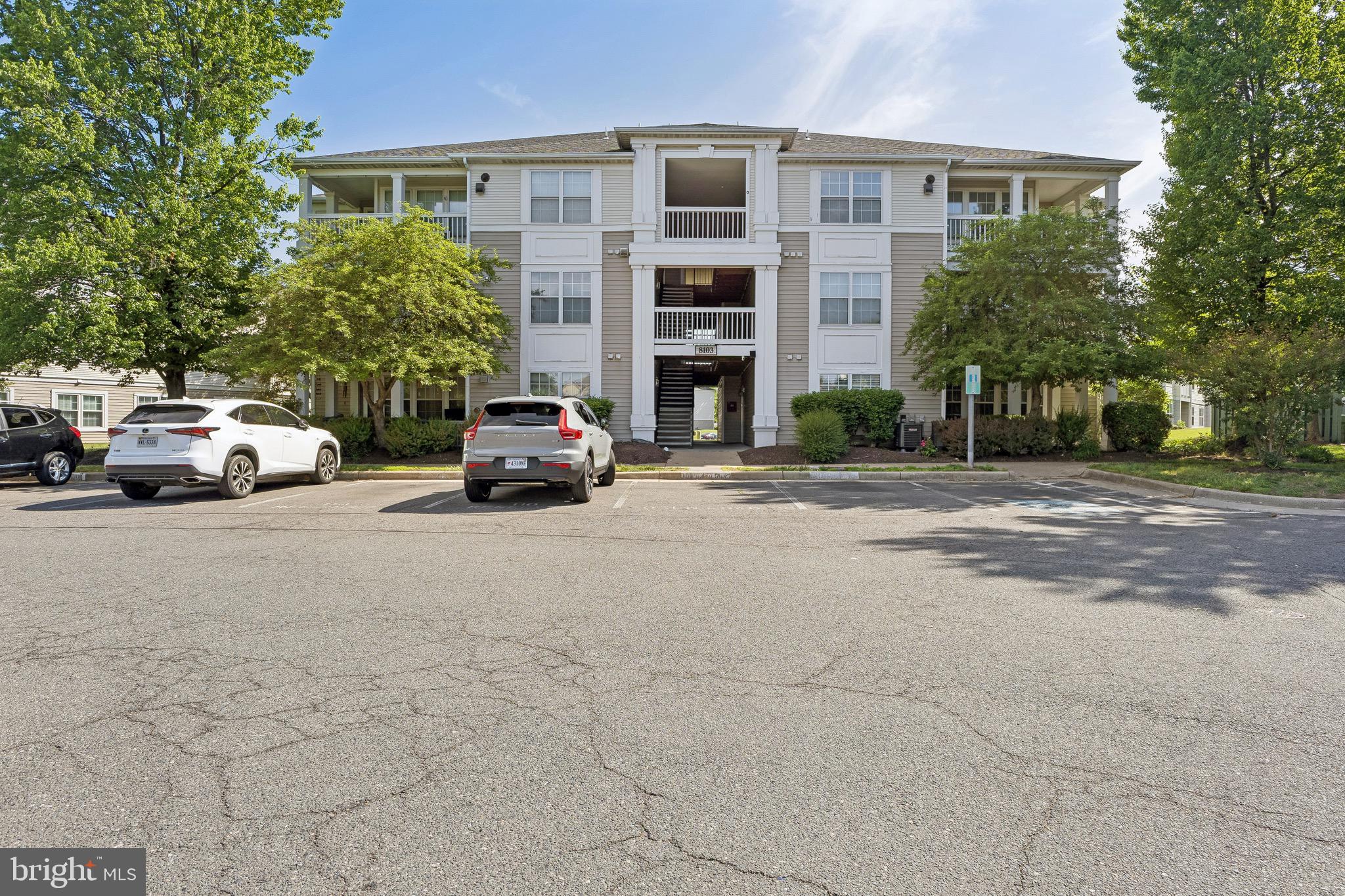 STRATFORD CONDO BULL RUN - Residential