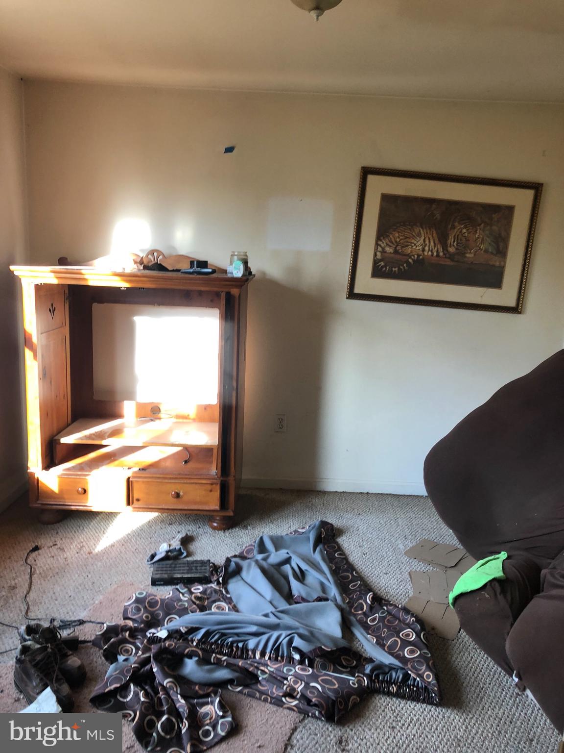 WHITEHALL WEST - Residential