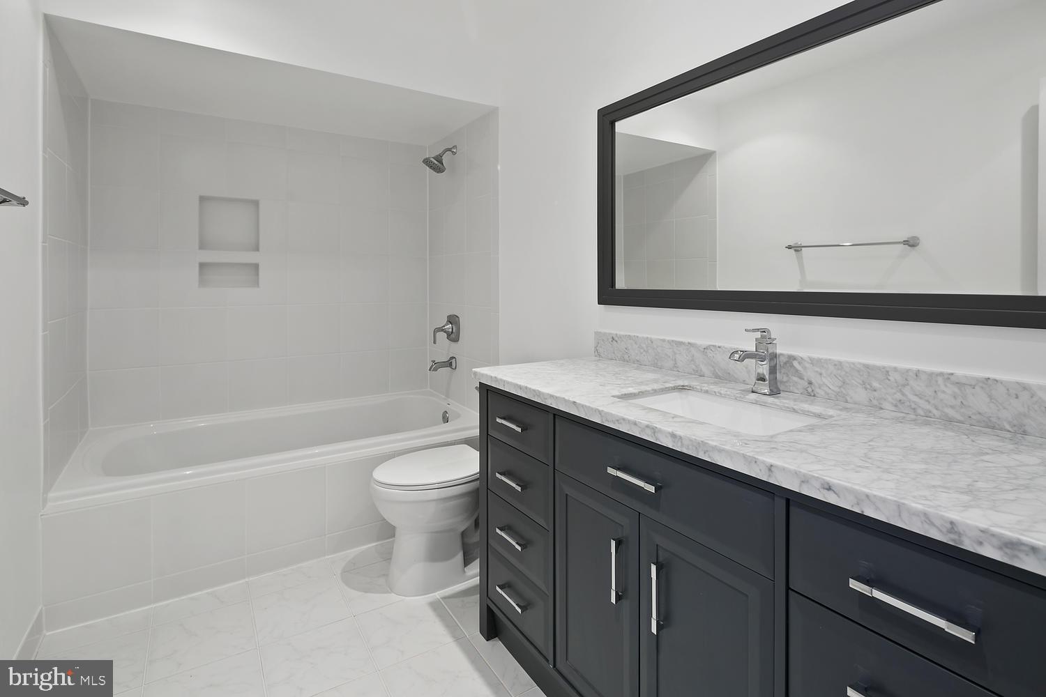 FAIRFIELD HOUSE - Residential