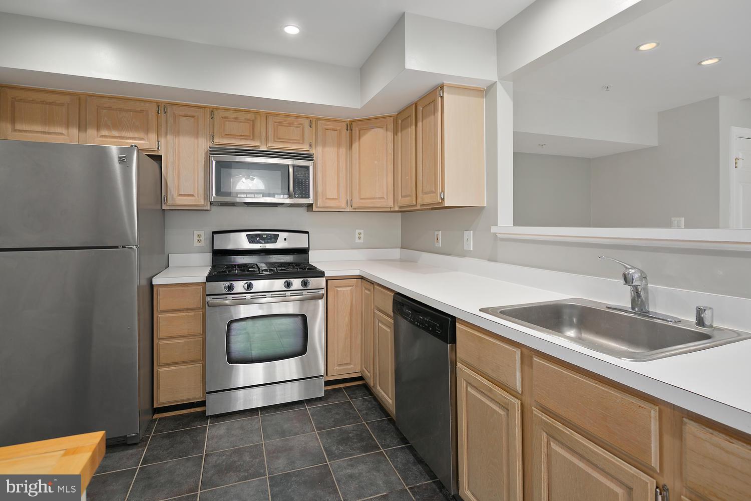 FAIRFIELD HOUSE - Residential