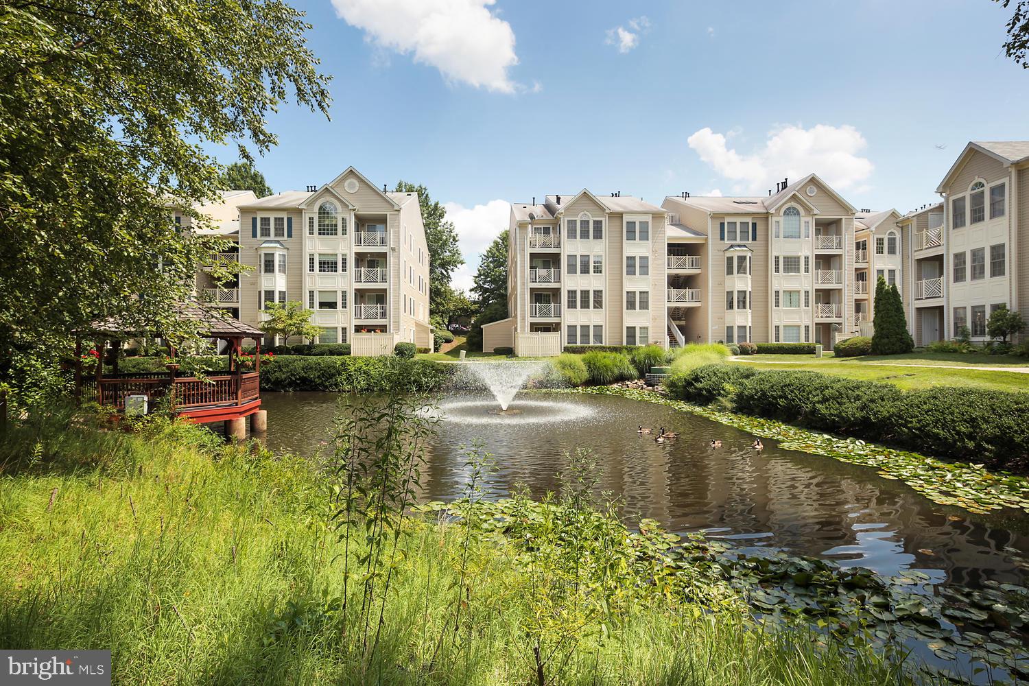 FAIRFIELD HOUSE - Residential