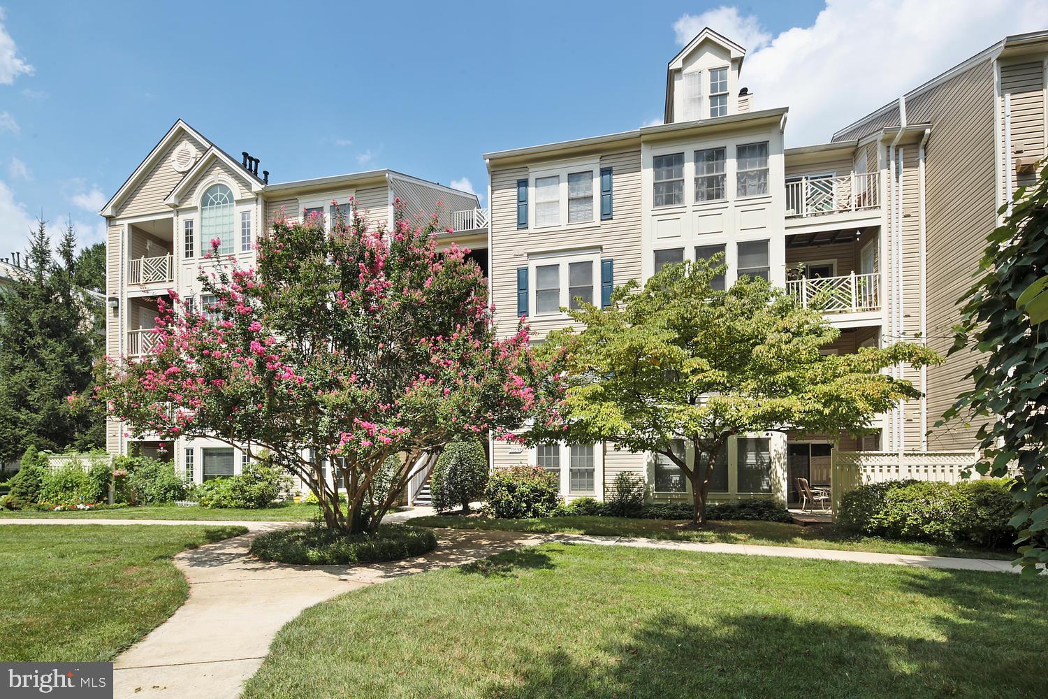 FAIRFIELD HOUSE - Residential